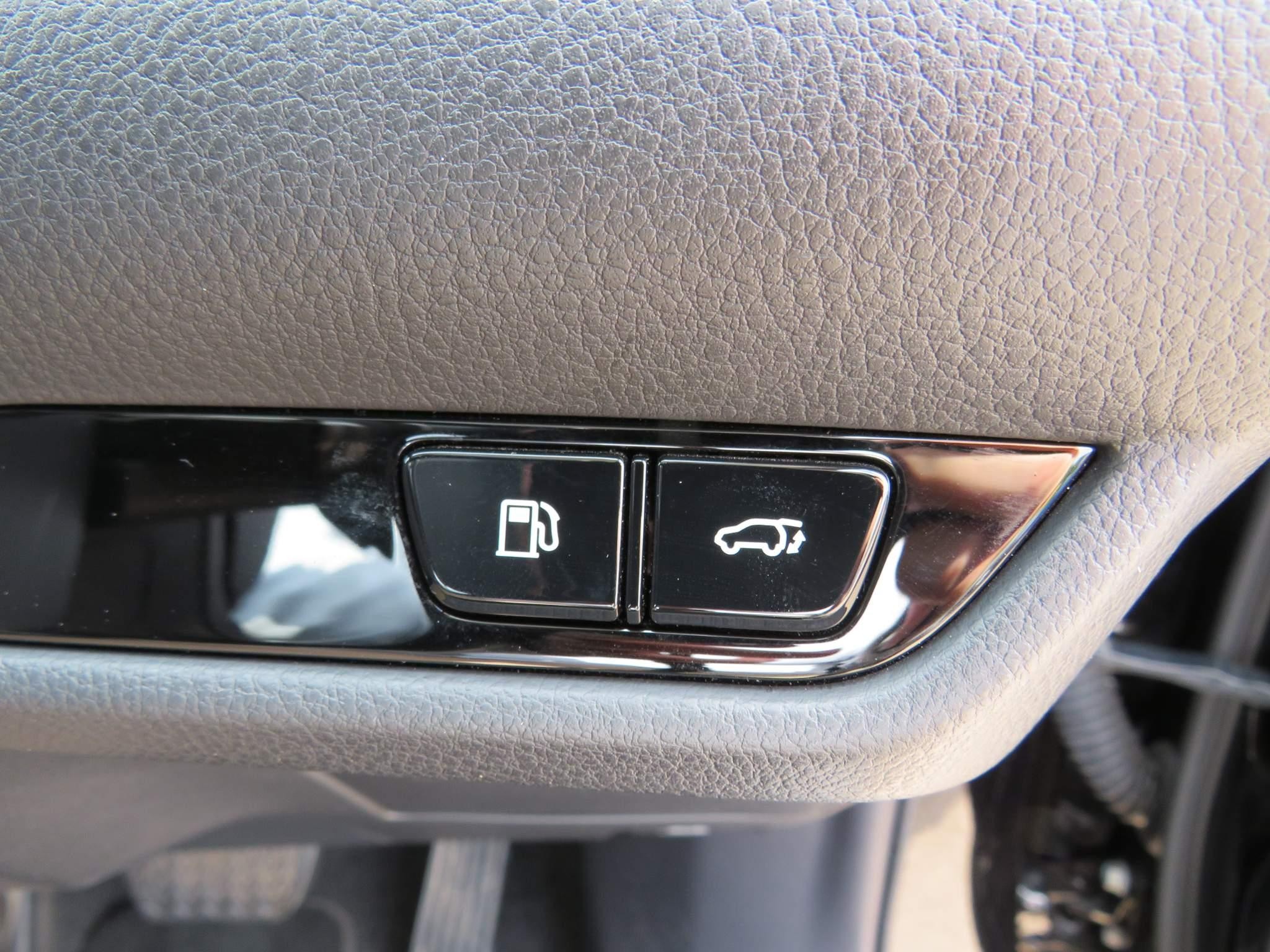 Lexus NX Self-Charging Hybrid Image 26