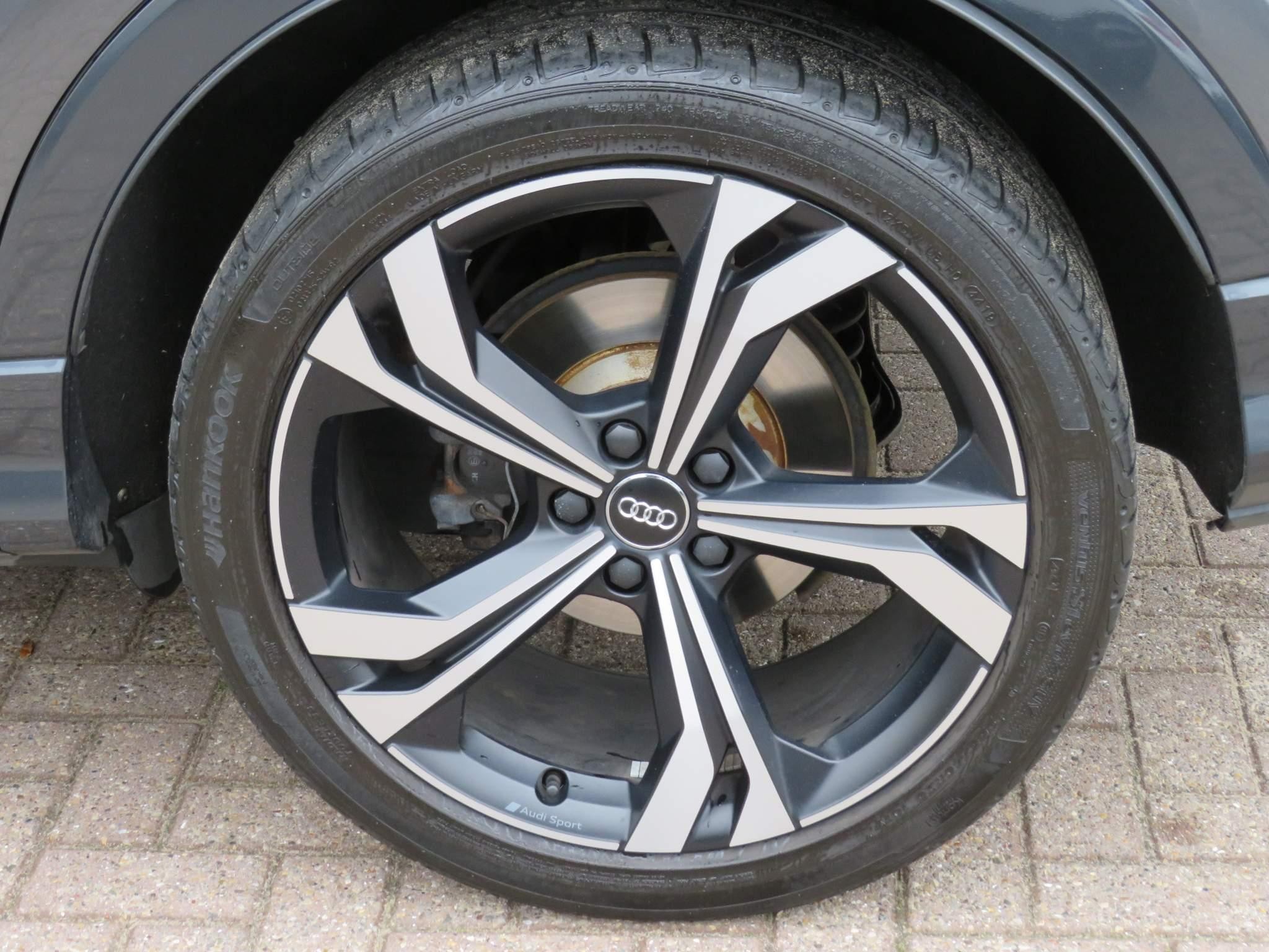 Audi Q3 Image 11