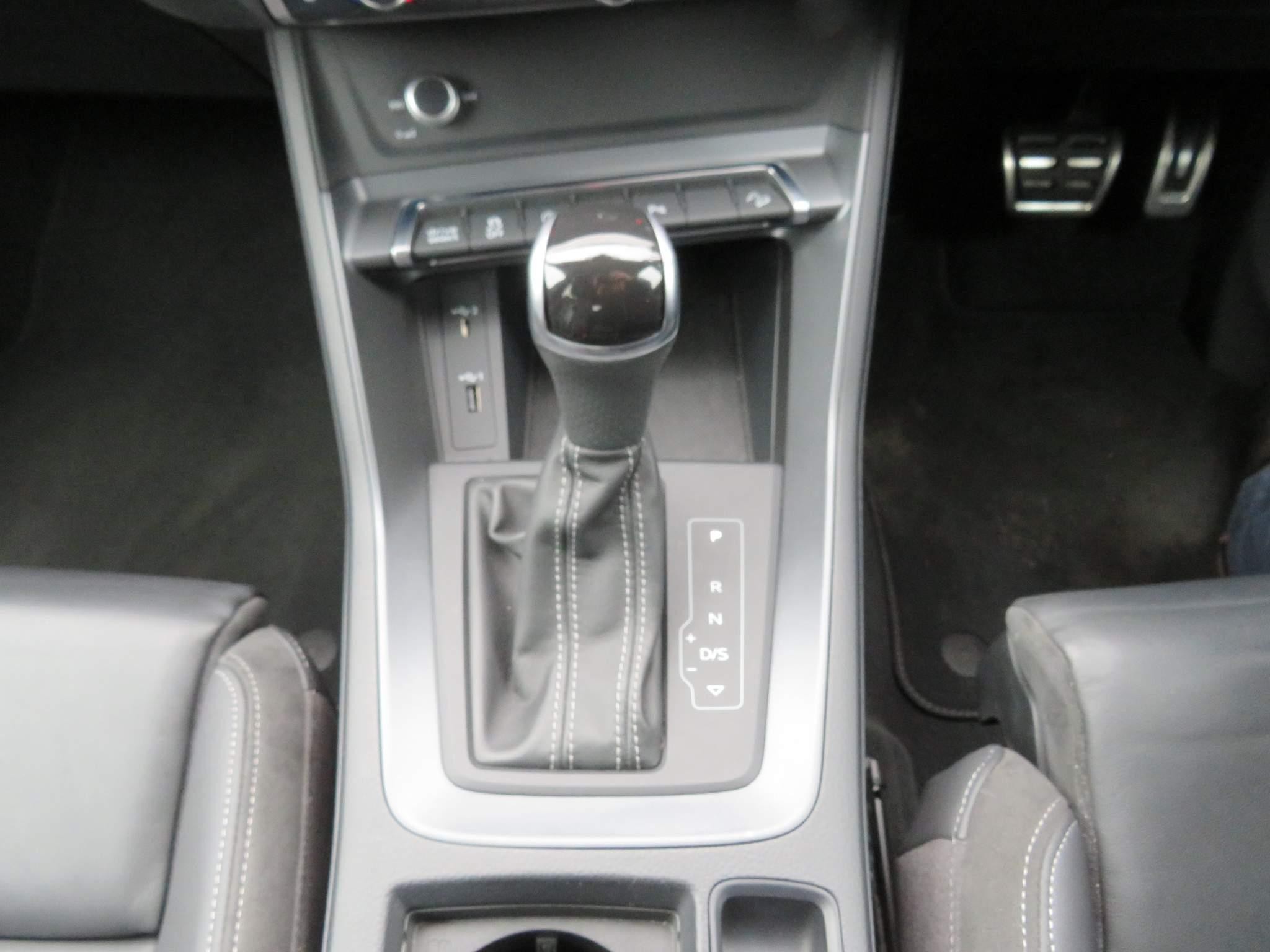 Audi Q3 Image 18