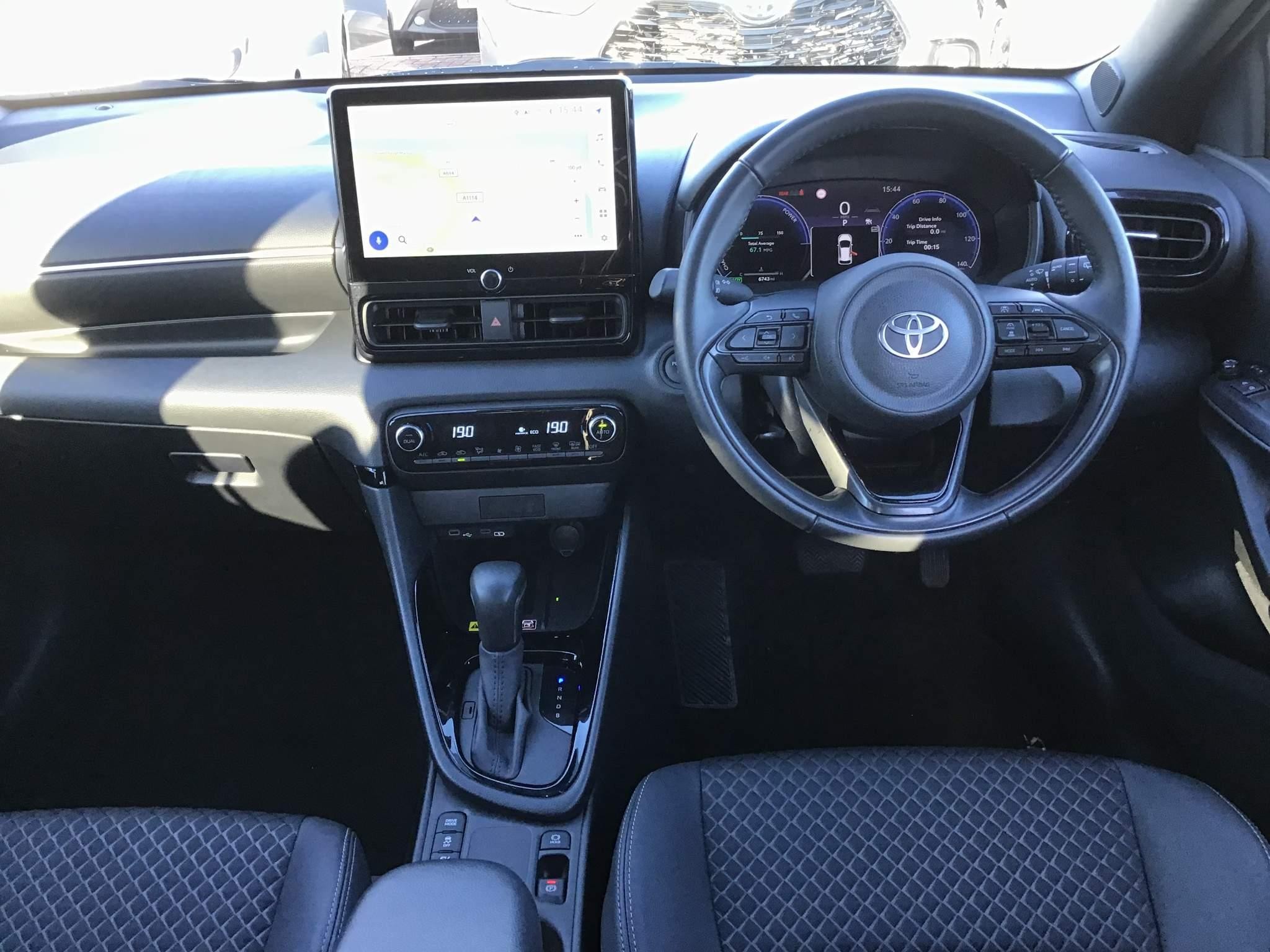 Toyota Yaris Image 14