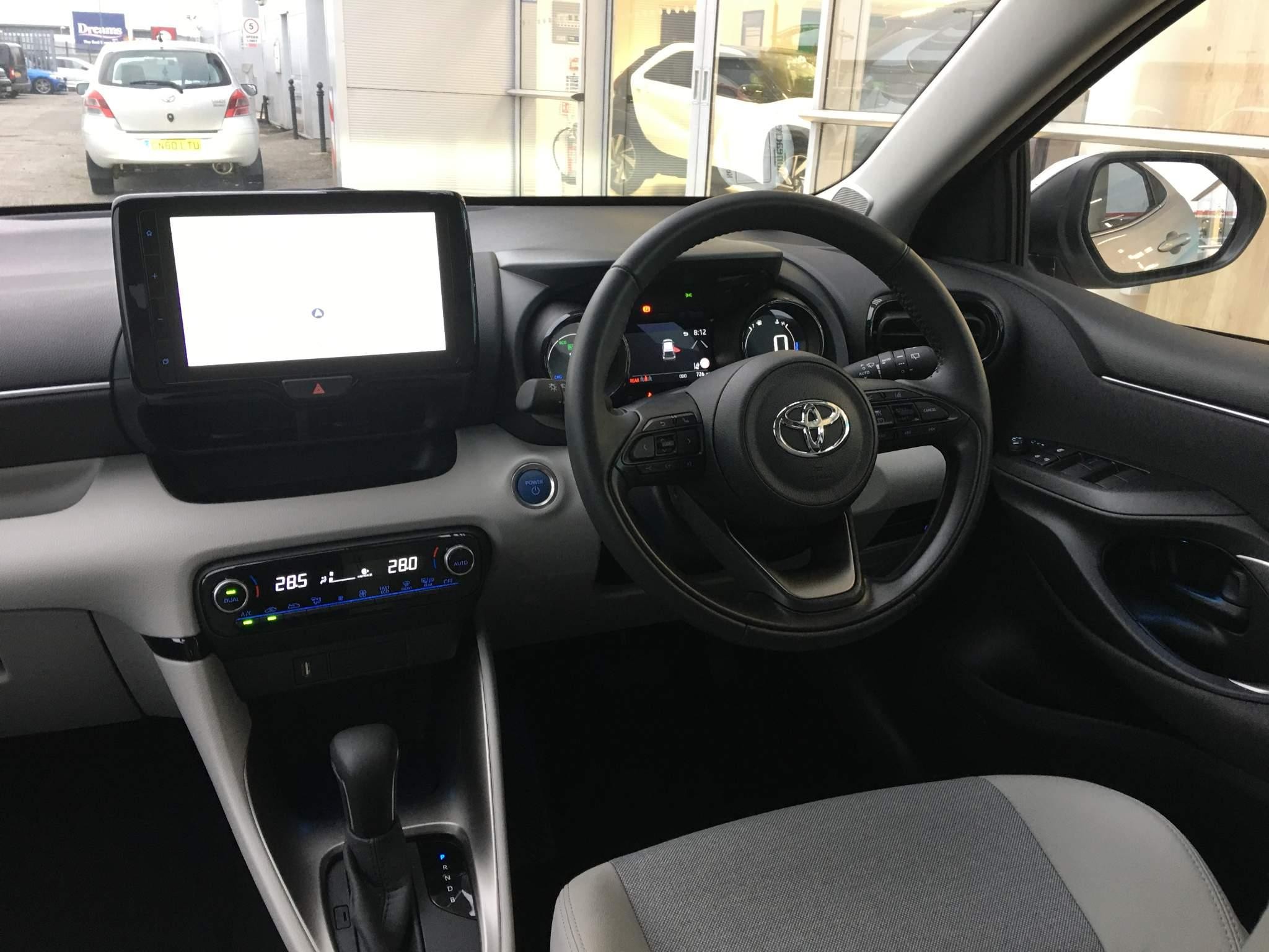 Toyota Yaris Image 14