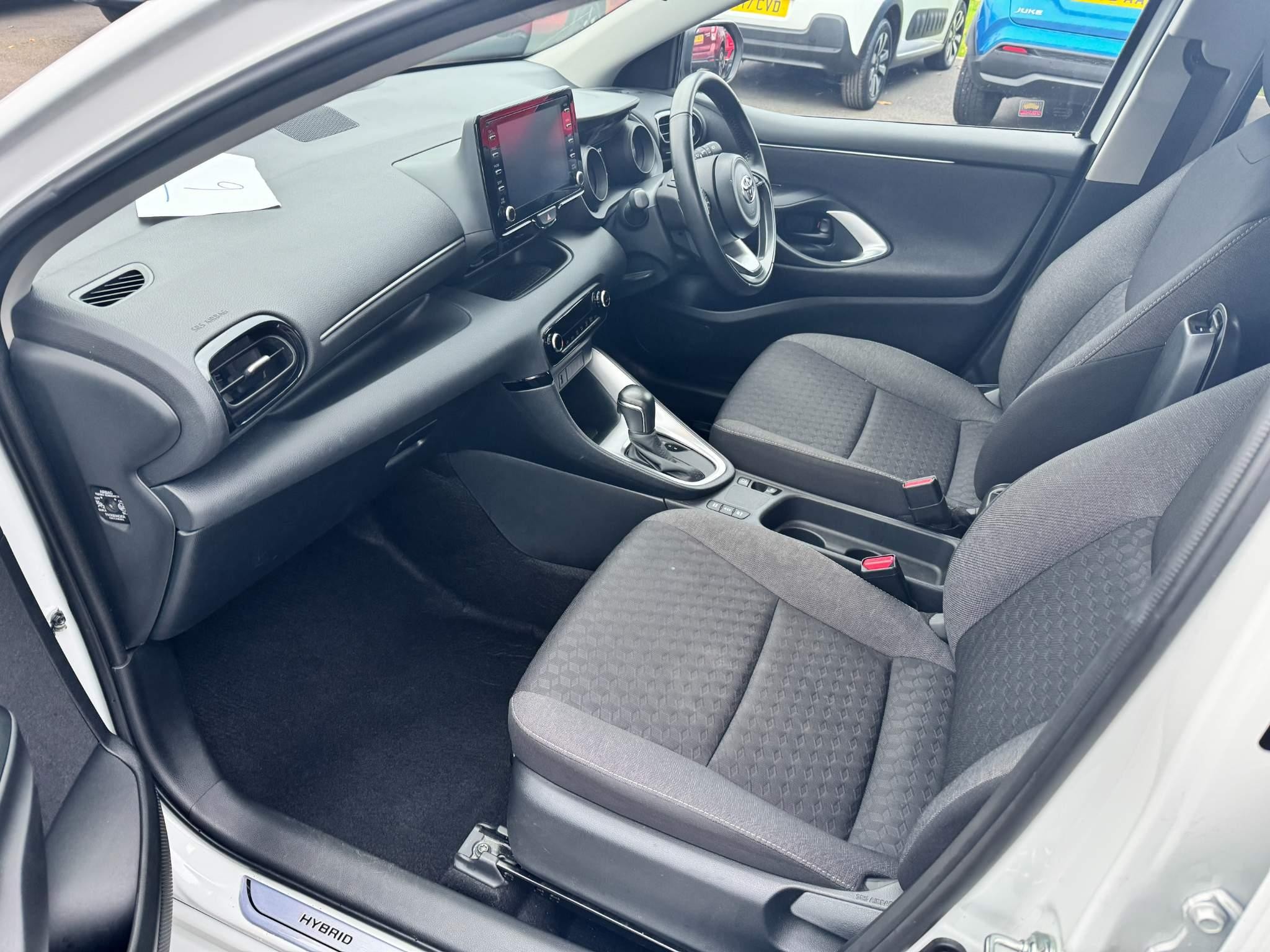 Toyota Yaris Image 16