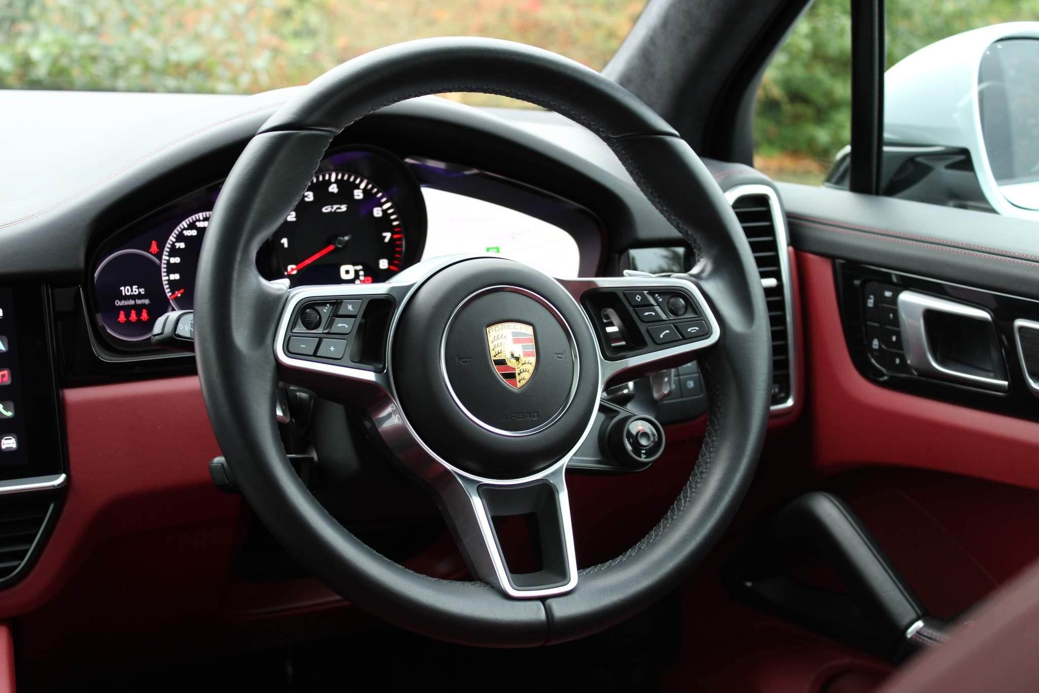 Porsche Cayenne Image 16