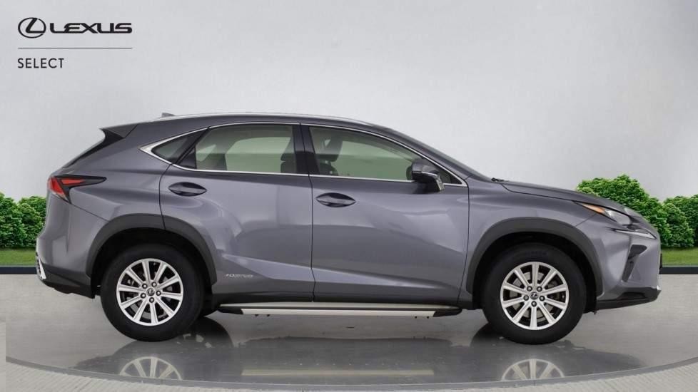 Lexus NX 300h Image 5