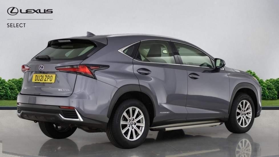 Lexus NX 300h Image 6