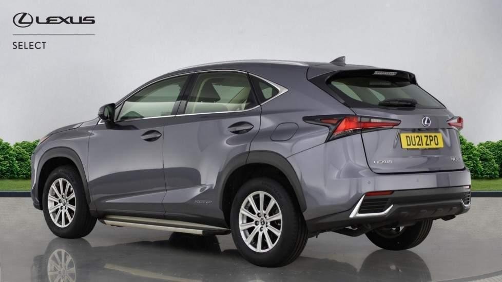 Lexus NX 300h Image 8