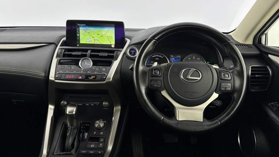 Lexus NX 300h Image 14