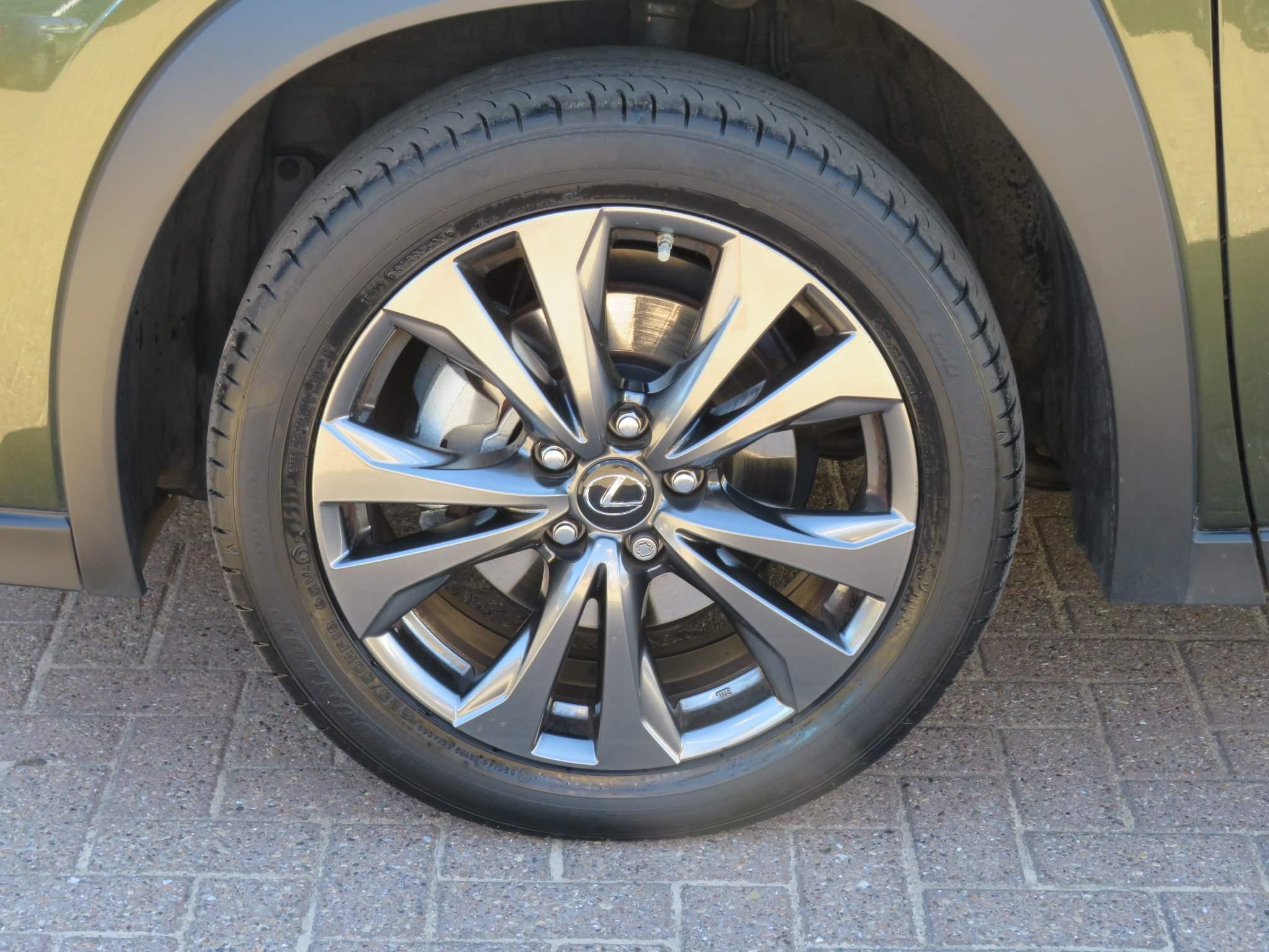 Lexus UX Image 12