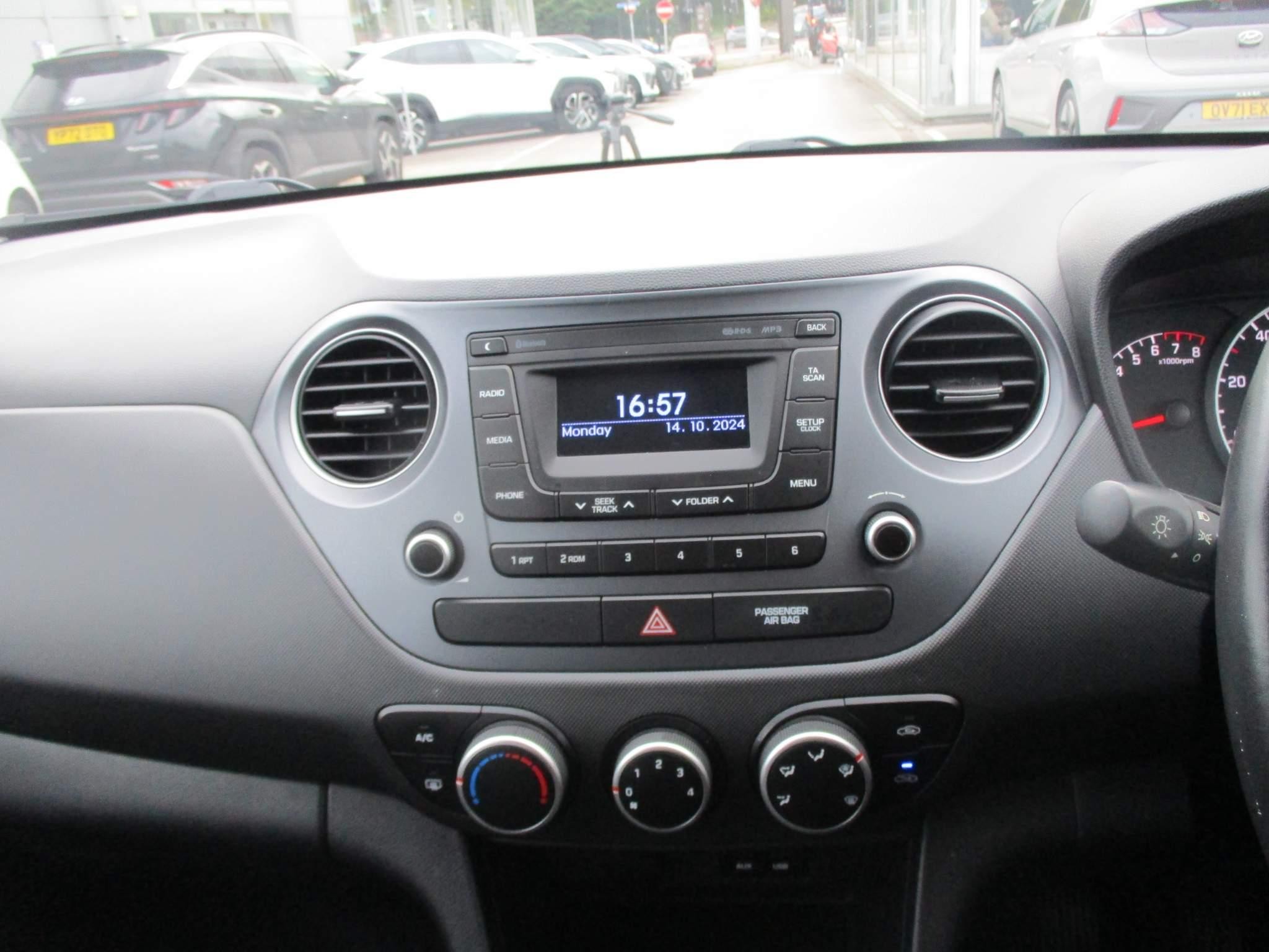 Hyundai i10 Image 18