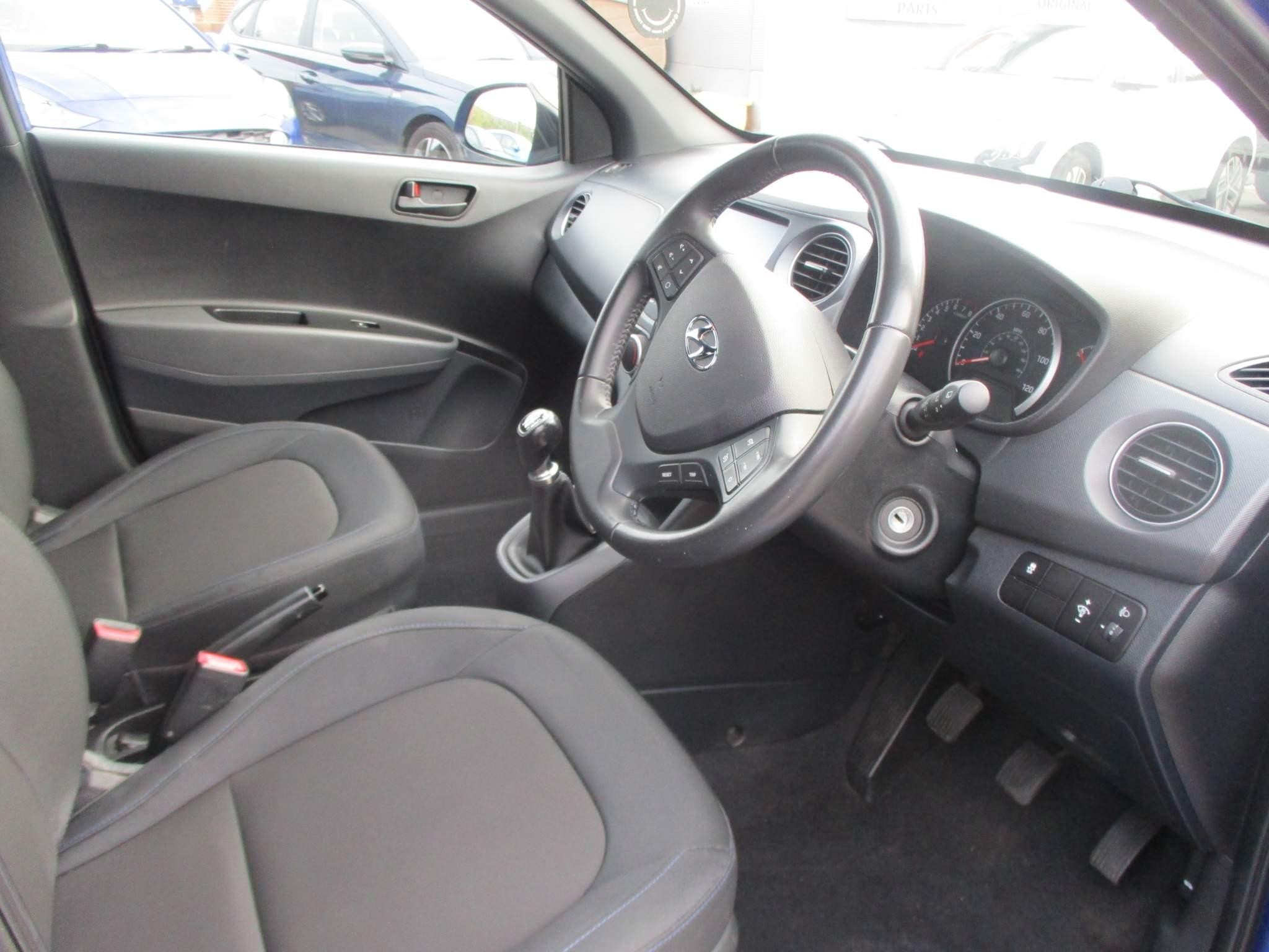 Hyundai i10 Image 11