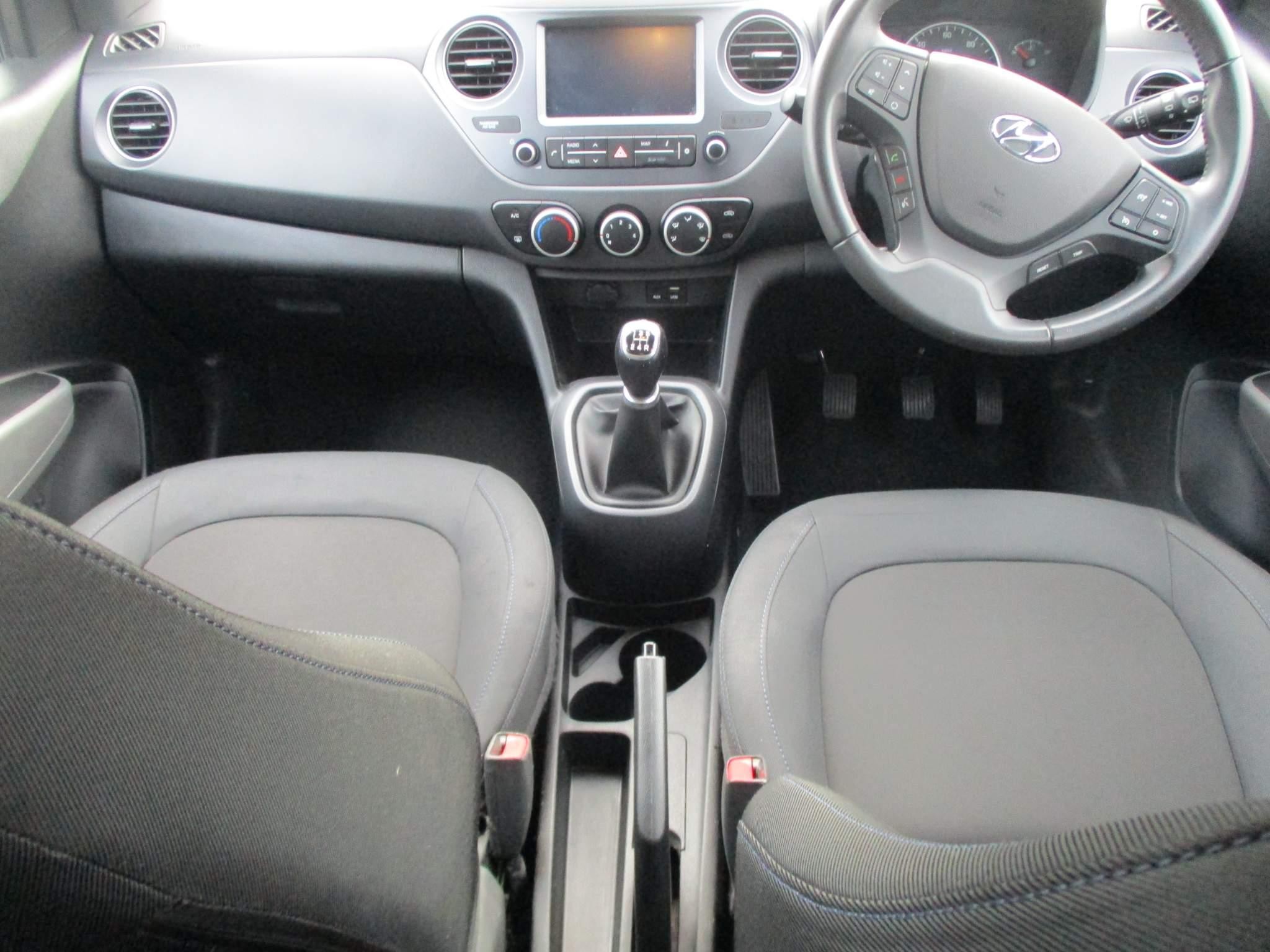 Hyundai i10 Image 16