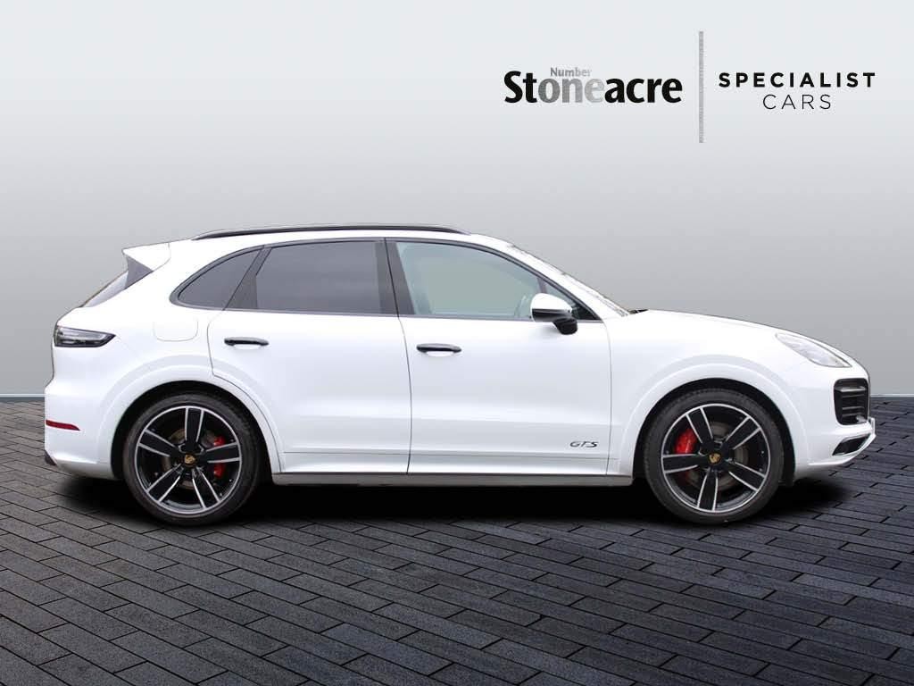 Porsche Cayenne Image 2