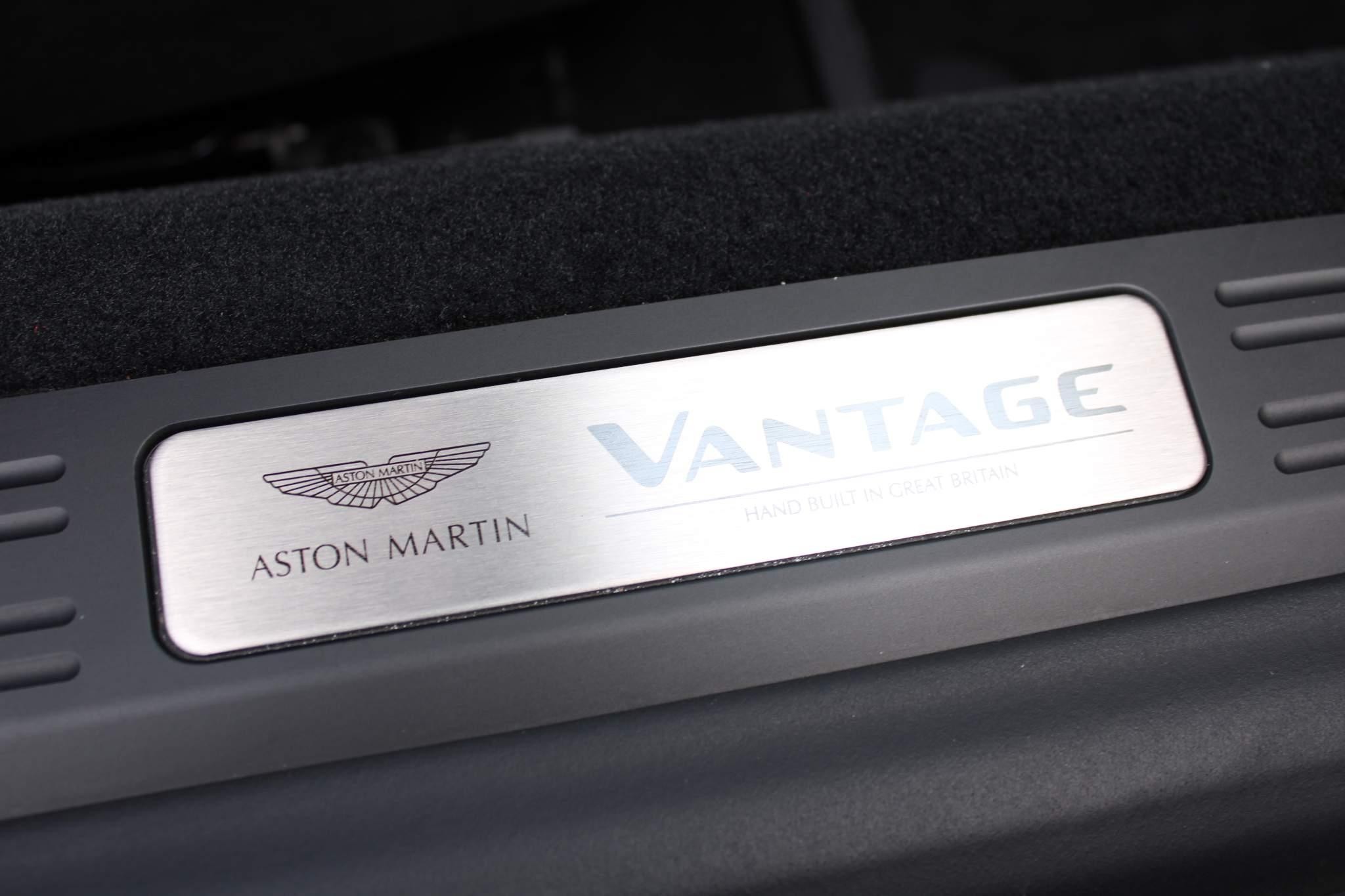 Aston Martin Vantage Image 29