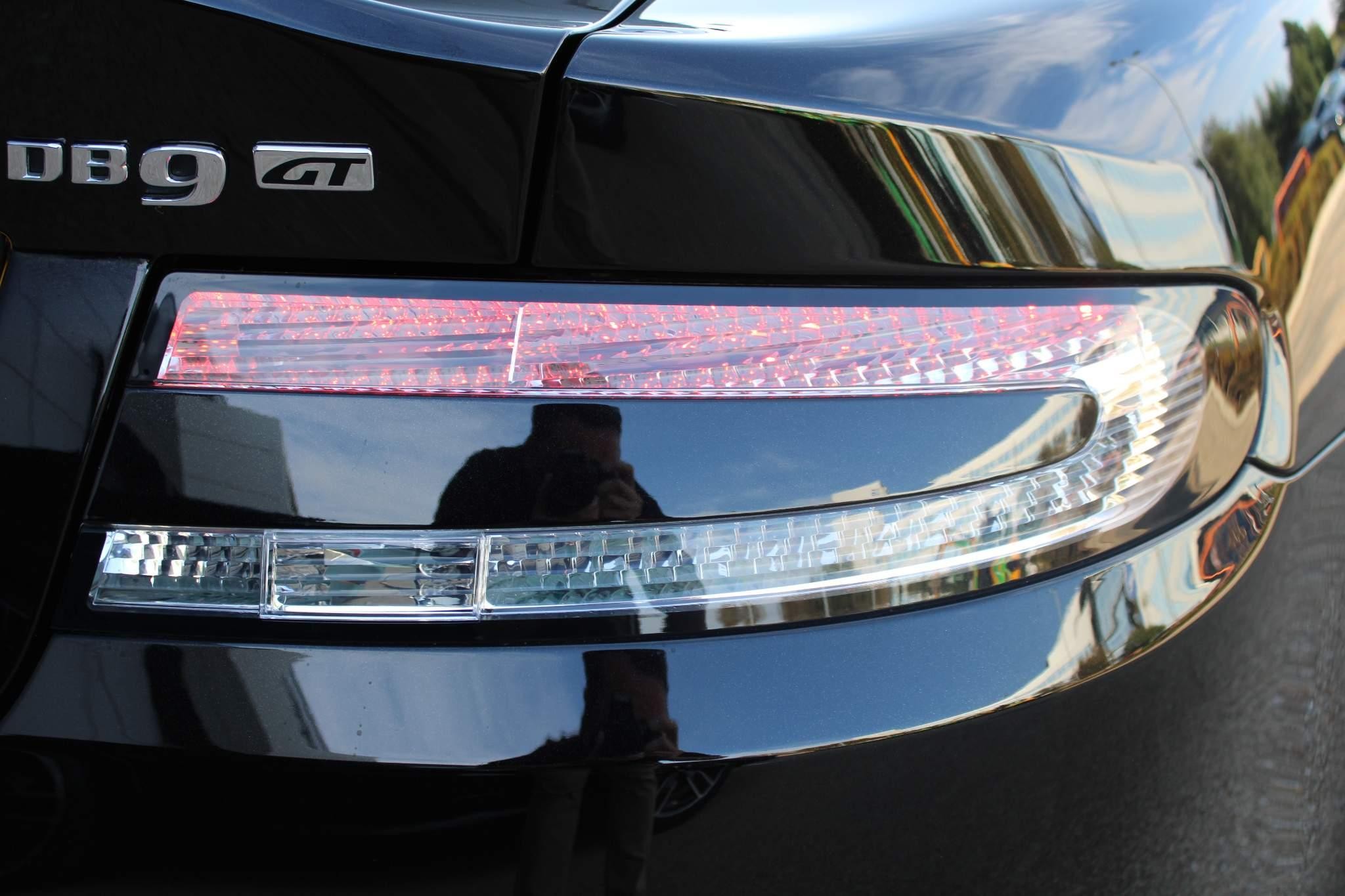 Aston Martin DB9 Image 39