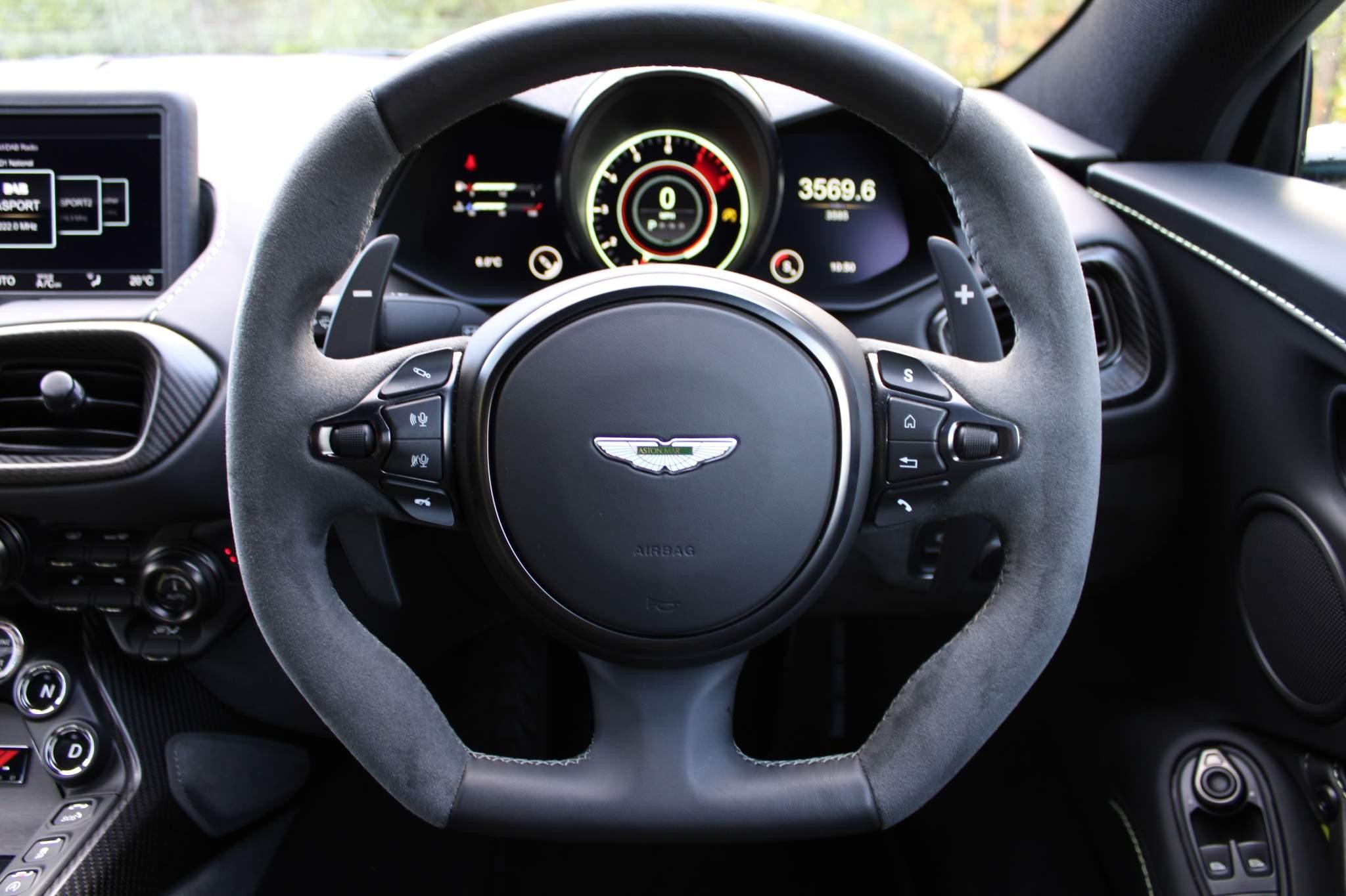 Aston Martin Vantage Image 13