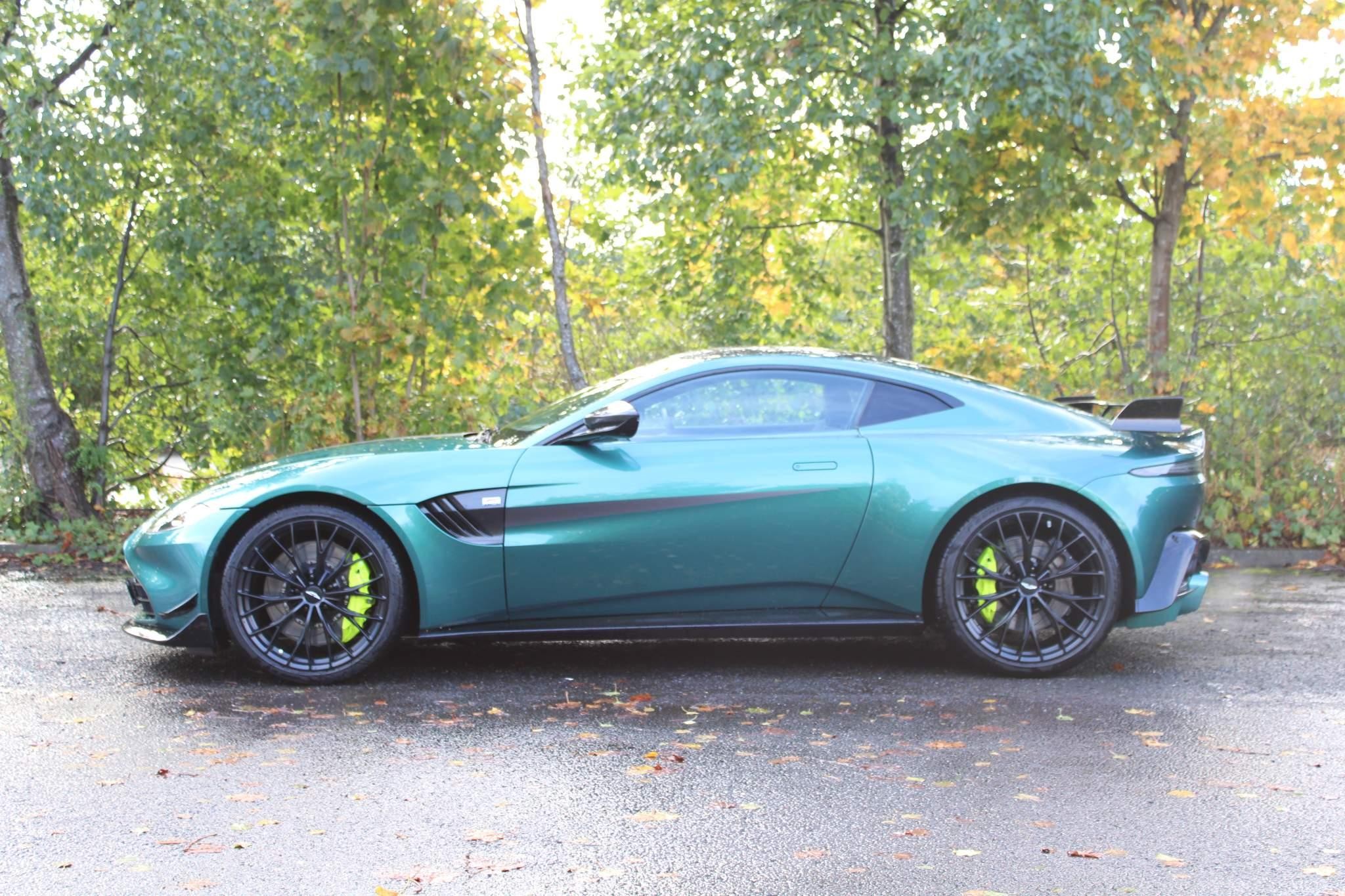 Aston Martin Vantage Image 16