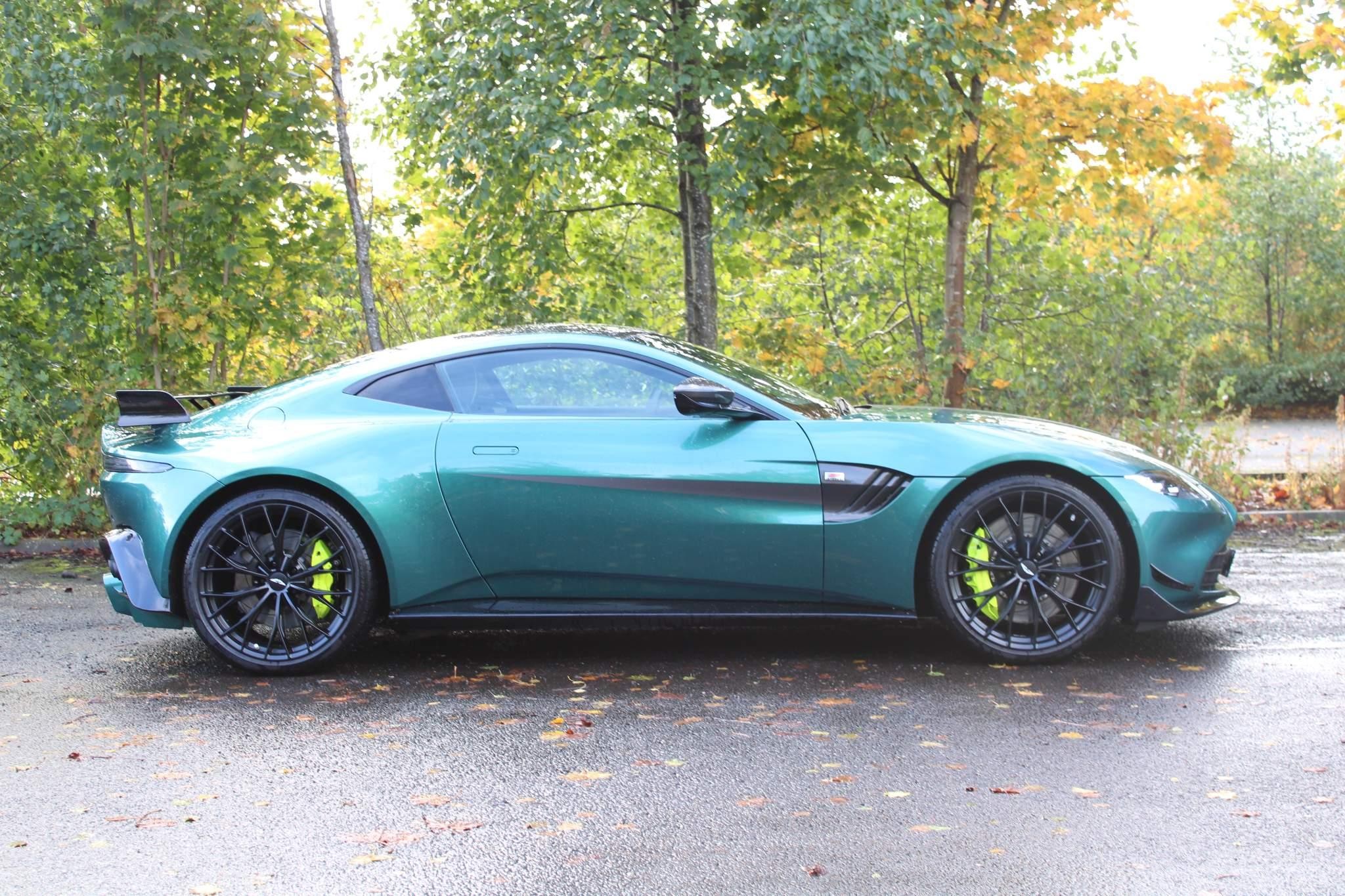 Aston Martin Vantage Image 18