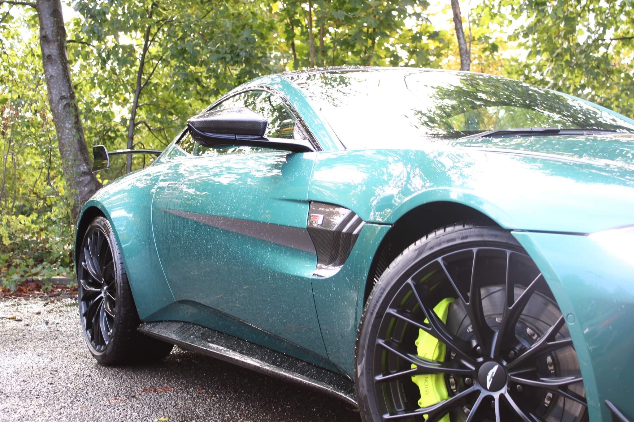 Aston Martin Vantage Image 4