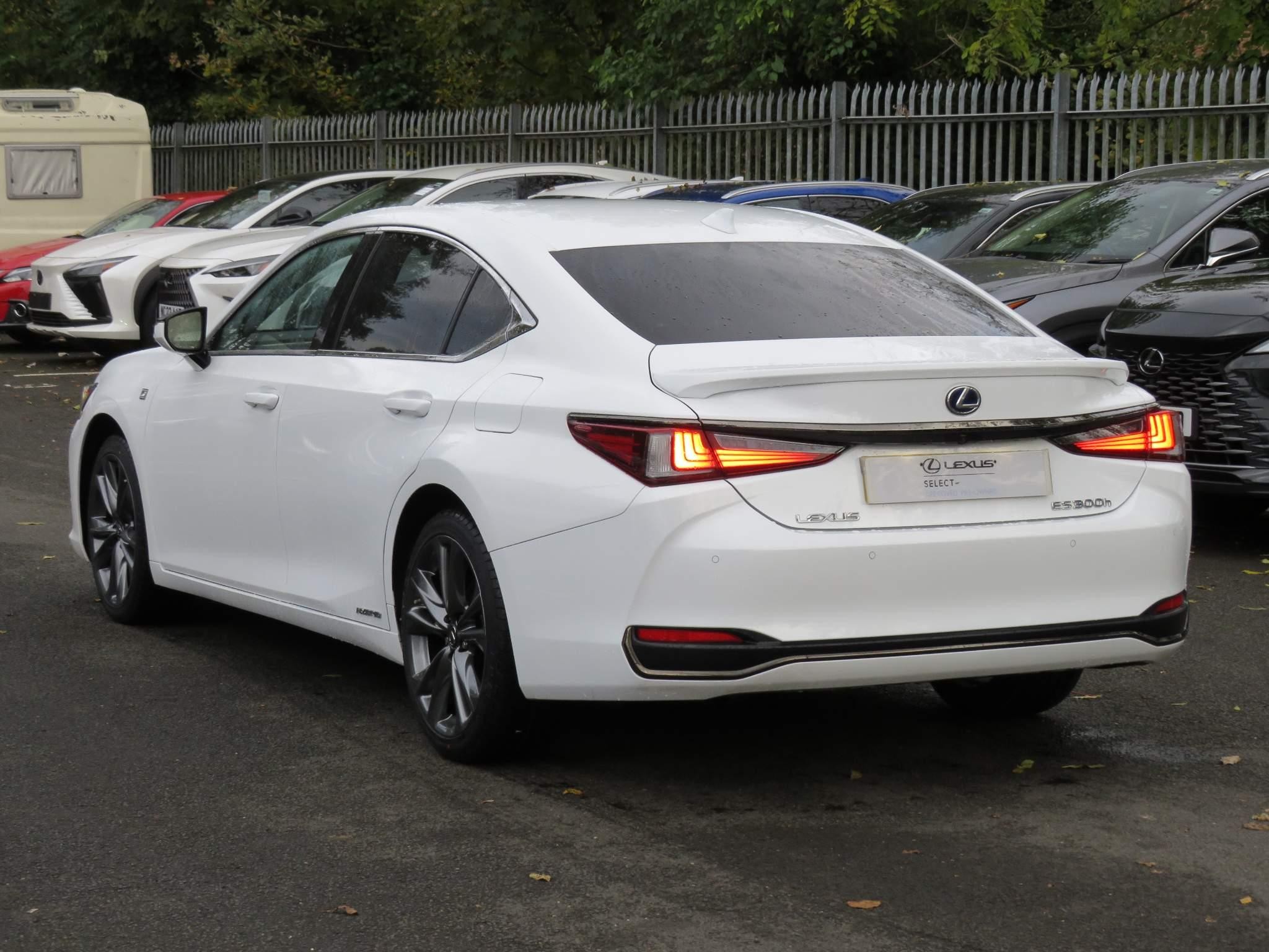 Lexus ES Image 6