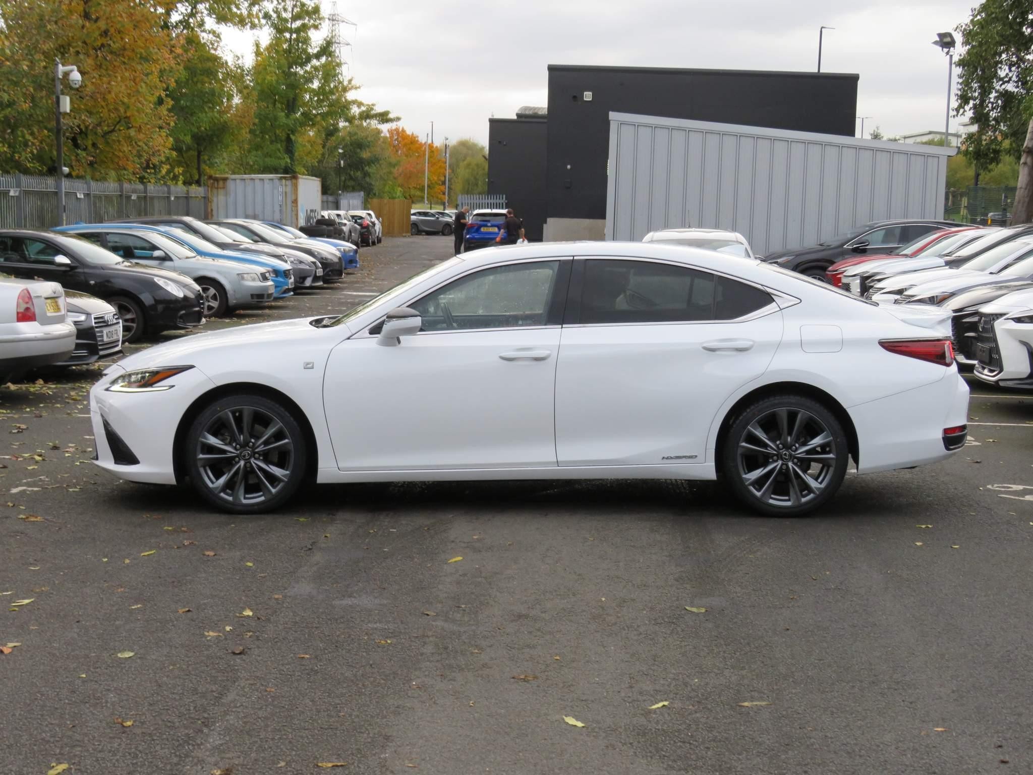 Lexus ES Image 7