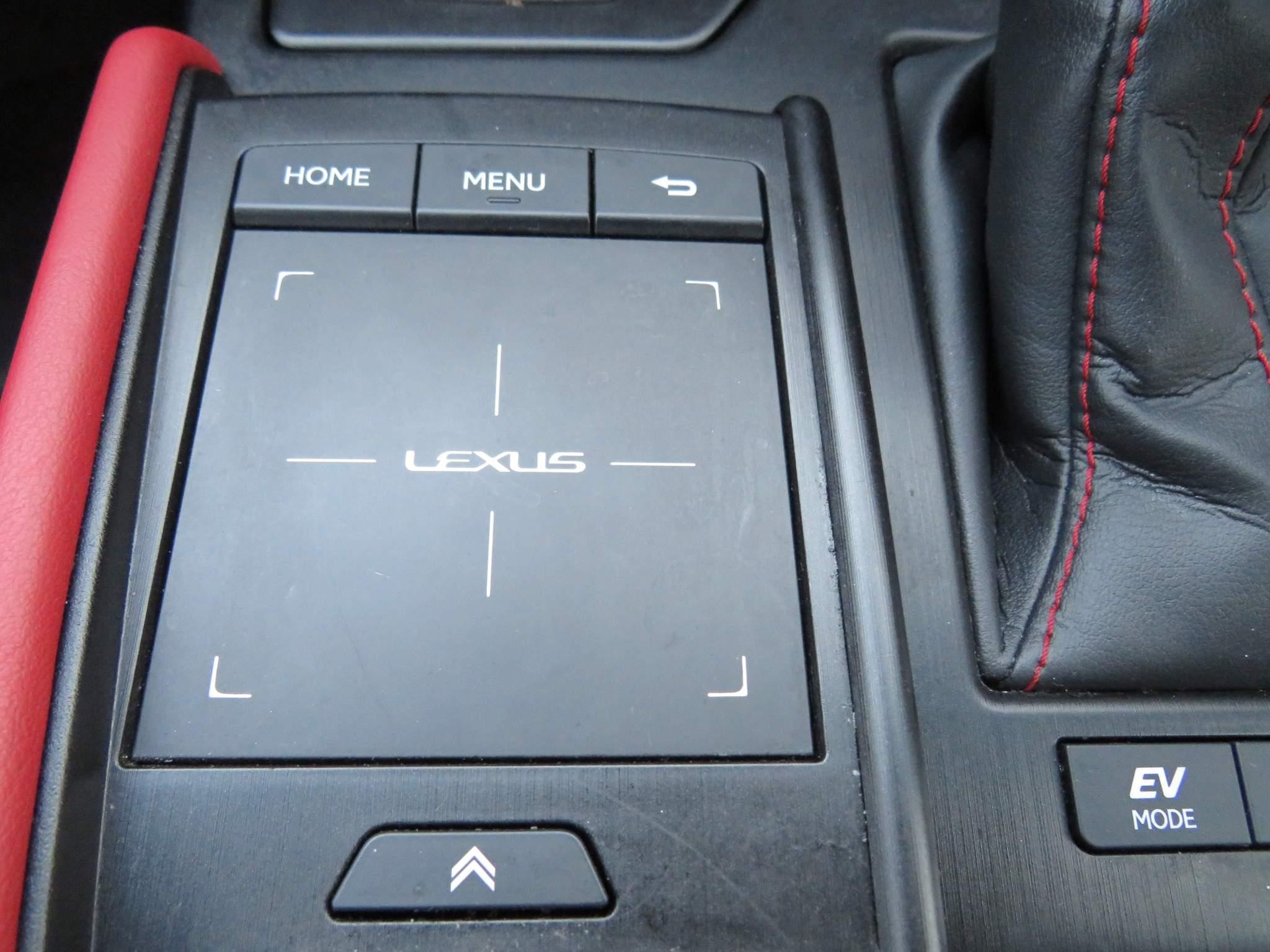 Lexus ES Self-Charging Hybrid Image 33