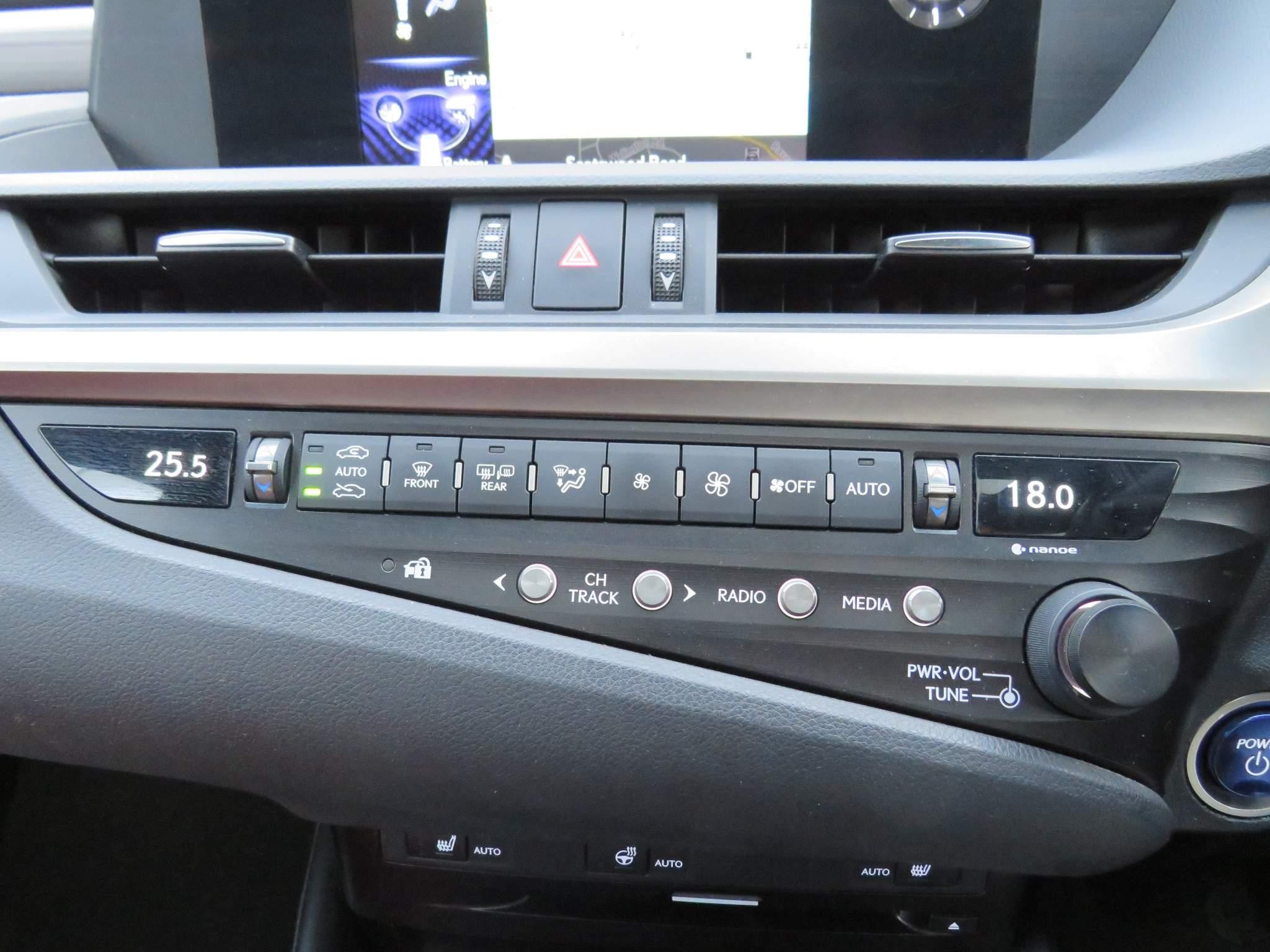 Lexus ES Self-Charging Hybrid Image 35