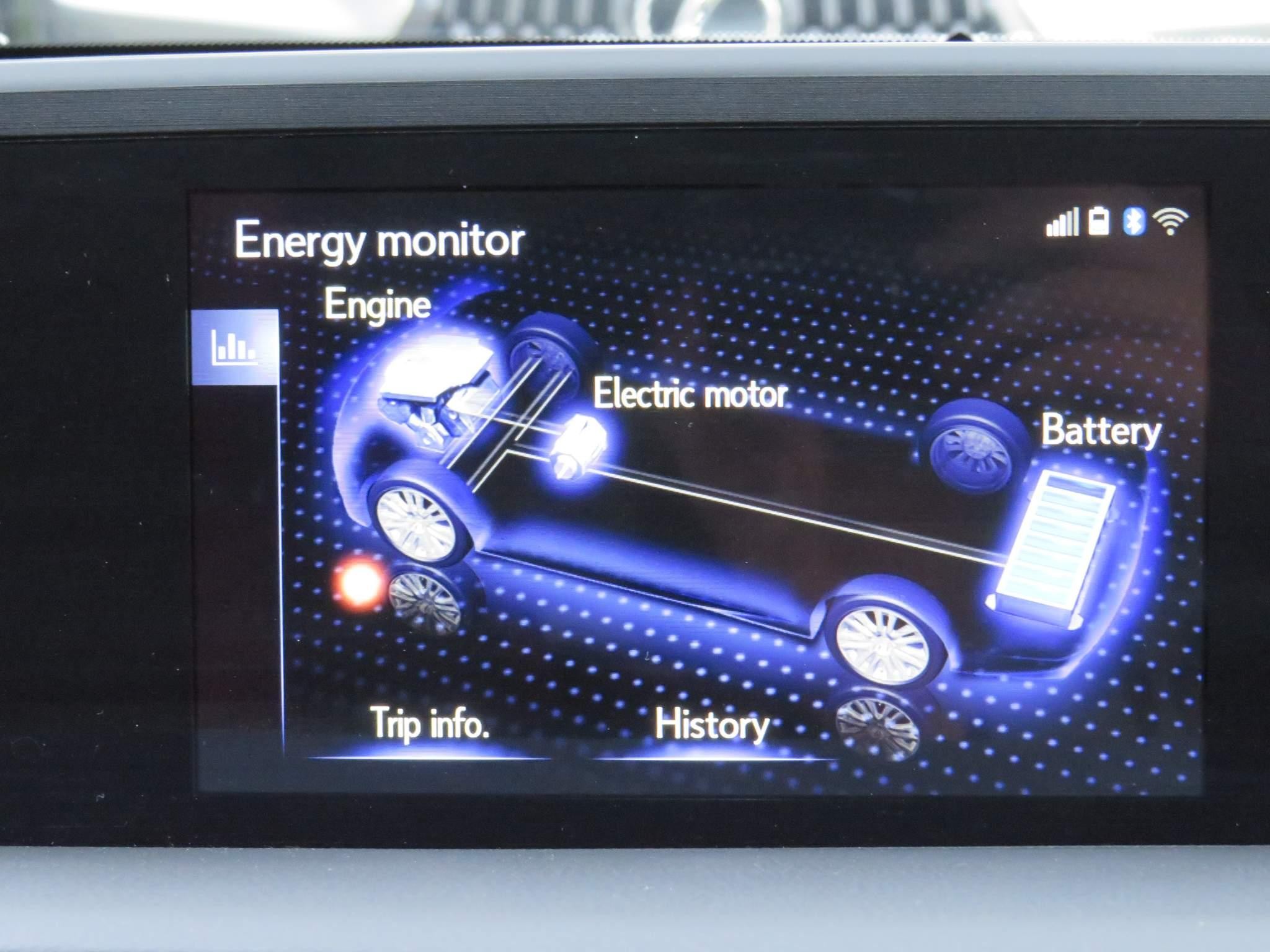 Lexus ES Self-Charging Hybrid Image 39