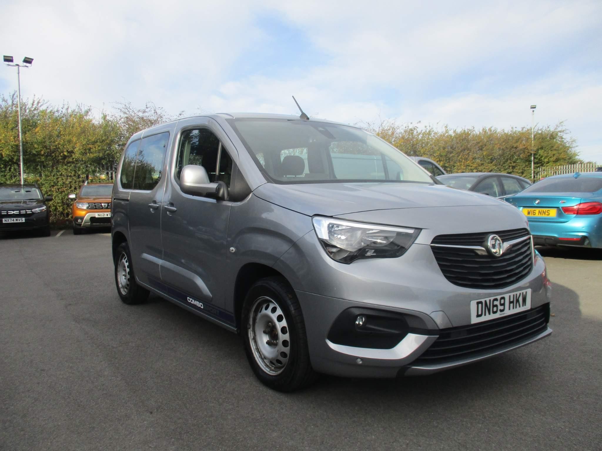 Vauxhall Combo Life Image 1