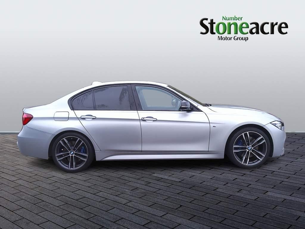 BMW 3 Series Image 2