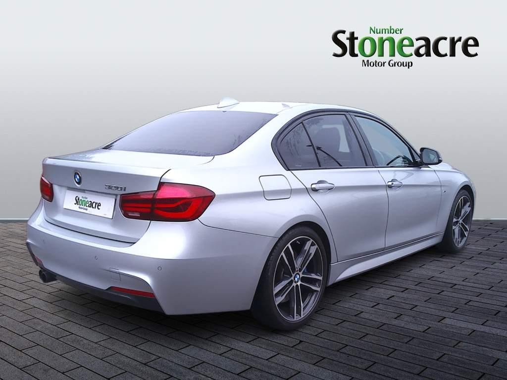 BMW 3 Series Image 3