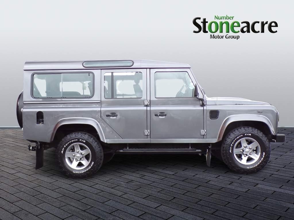 Land Rover Defender 110 Image 2