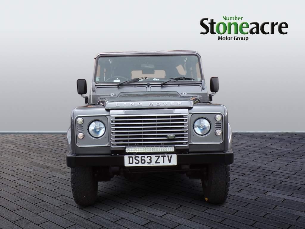 Land Rover Defender 110 Image 8