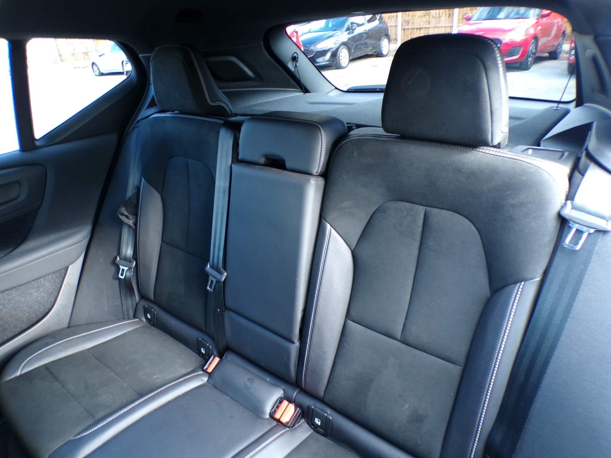 Used Volvo XC40 RDesign T3 (163 hp) Manual Manual Transmission (XHZ8530)