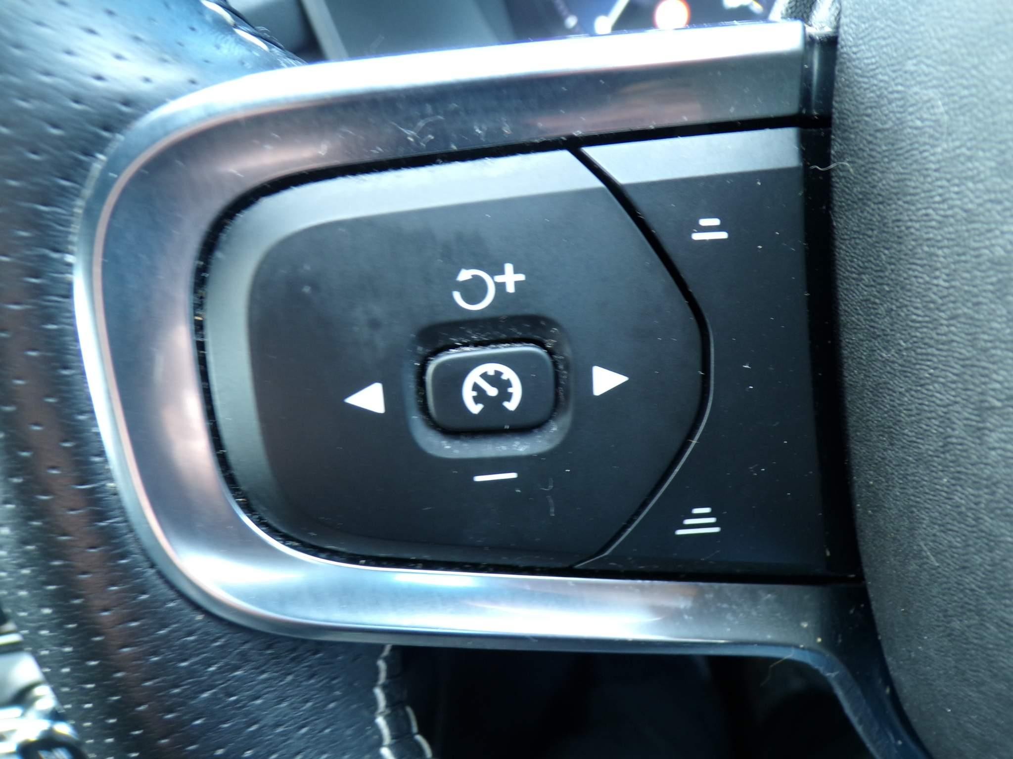 Used Volvo XC40 RDesign T3 (163 hp) Manual Manual Transmission (XHZ8530)