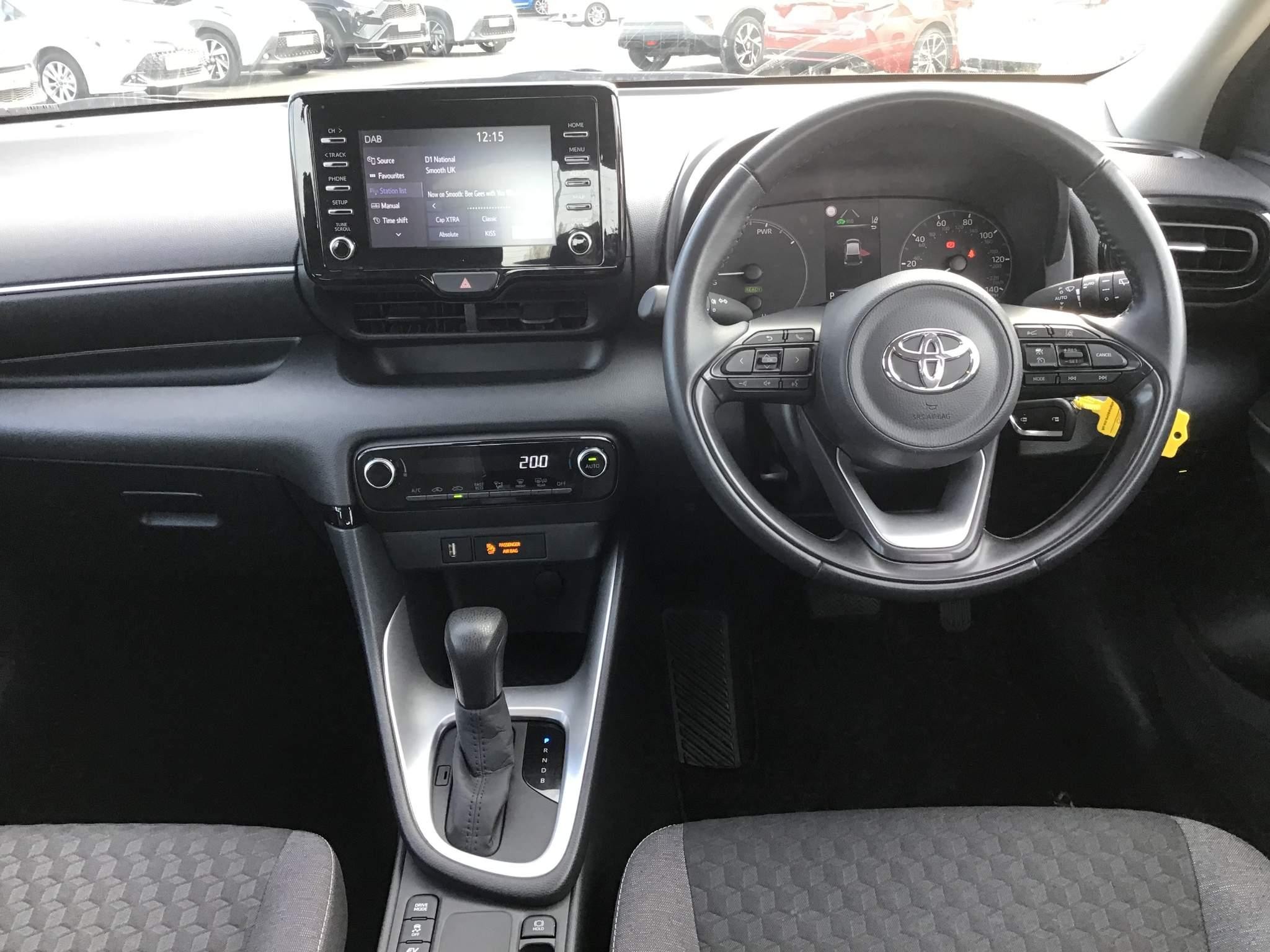 Toyota Yaris Image 14