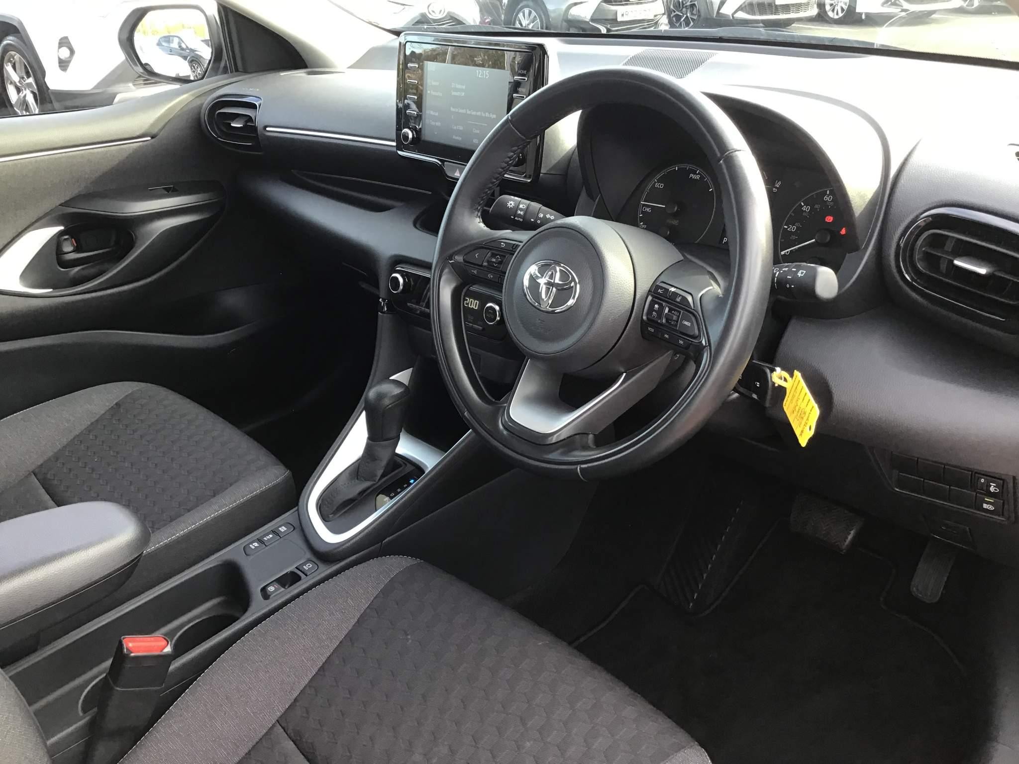 Toyota Yaris Image 15