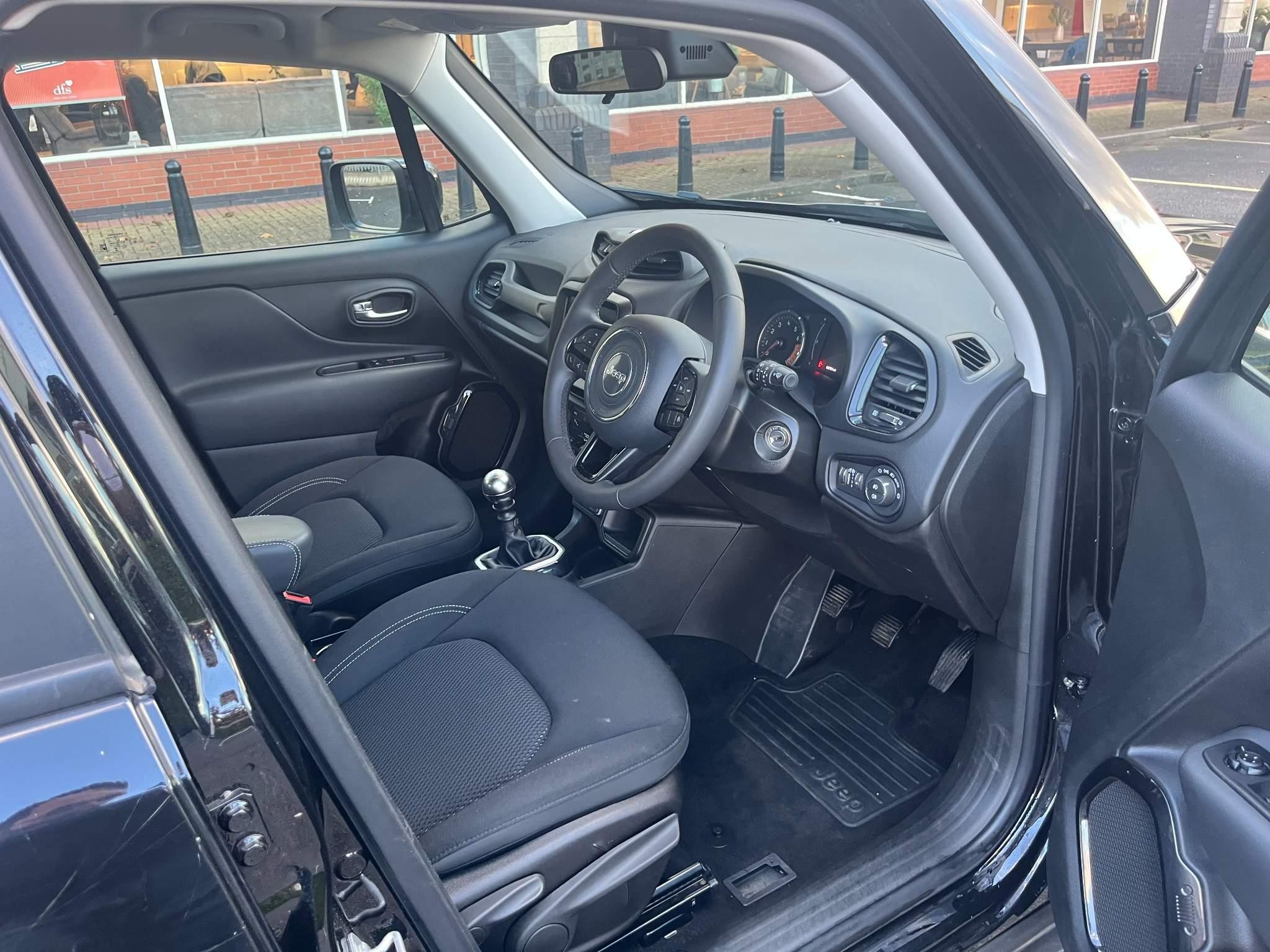 Jeep Renegade Image 15