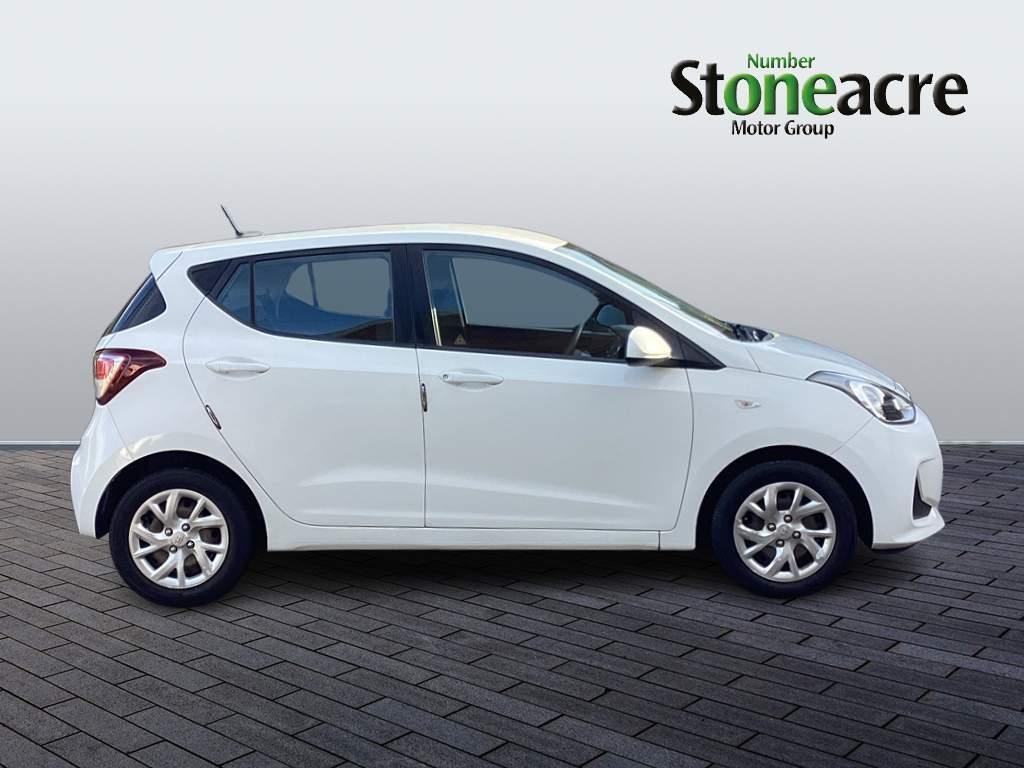 Hyundai i10 Image 2