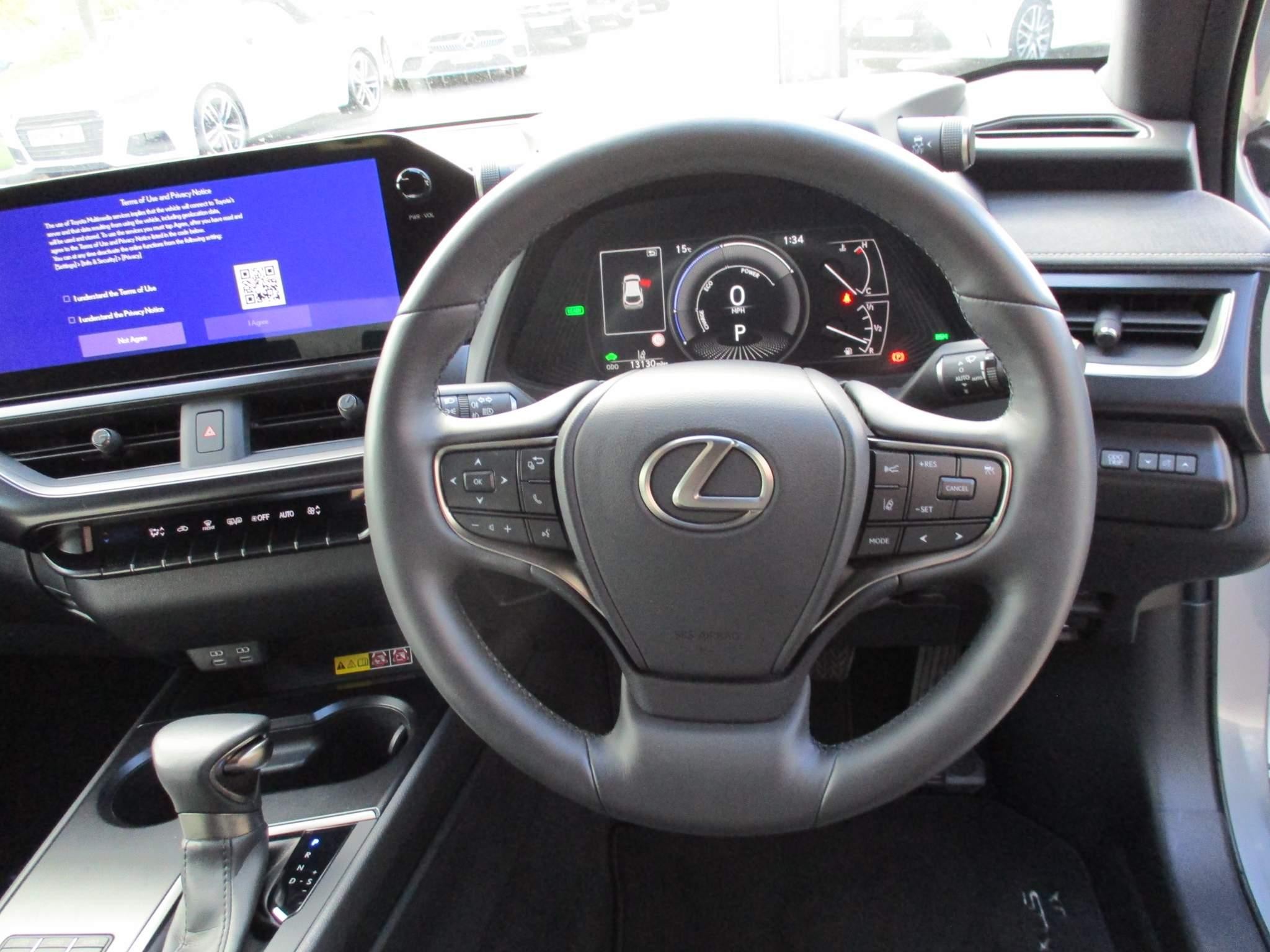 Lexus UX 250h Image 14