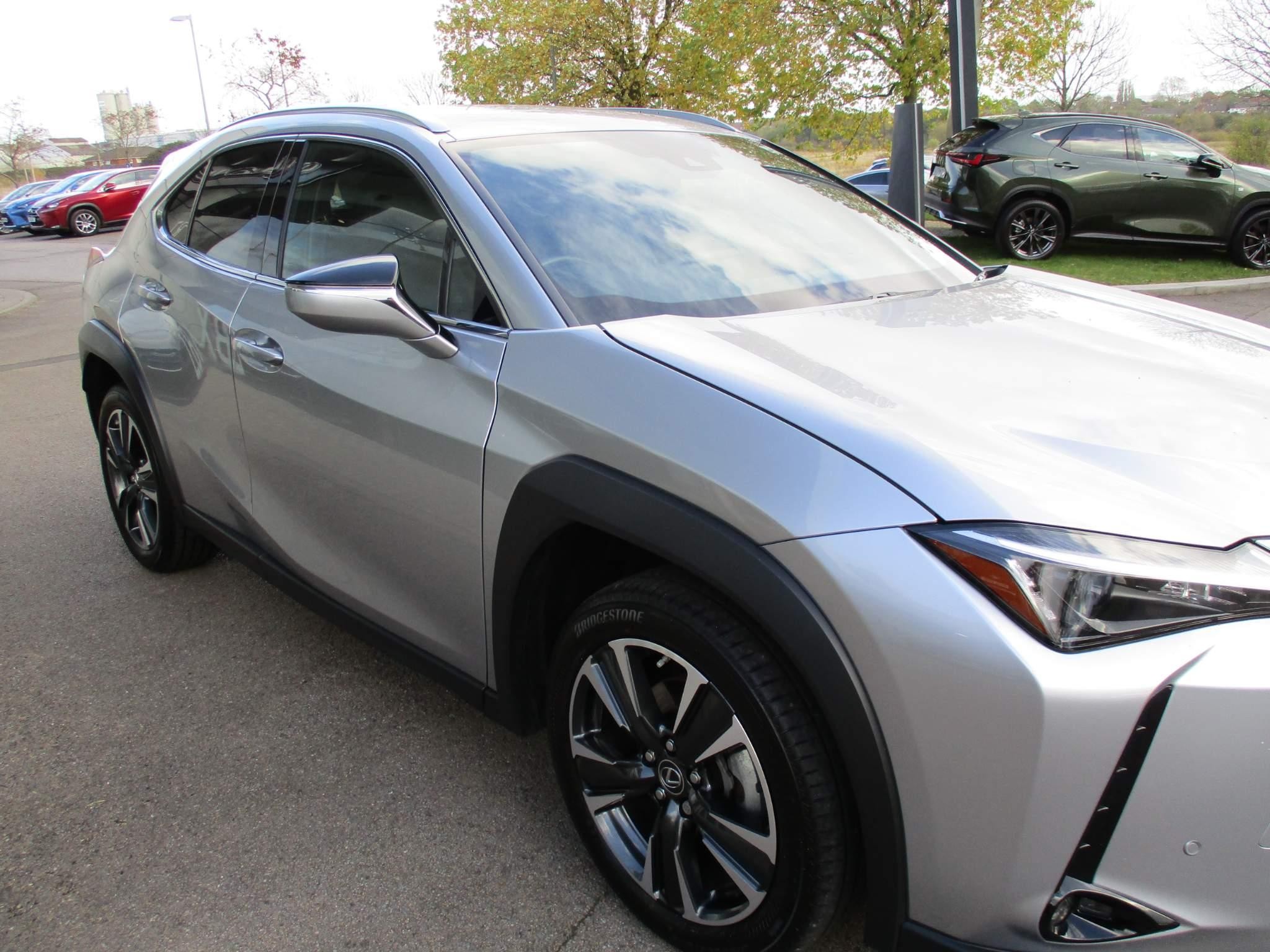 Lexus UX Self-Charging Hybrid Image 40