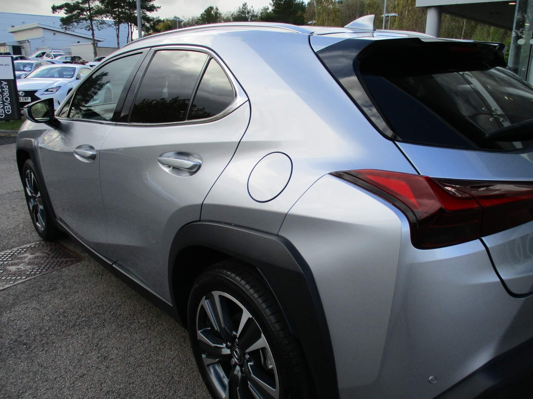 Lexus UX Self-Charging Hybrid Image 42