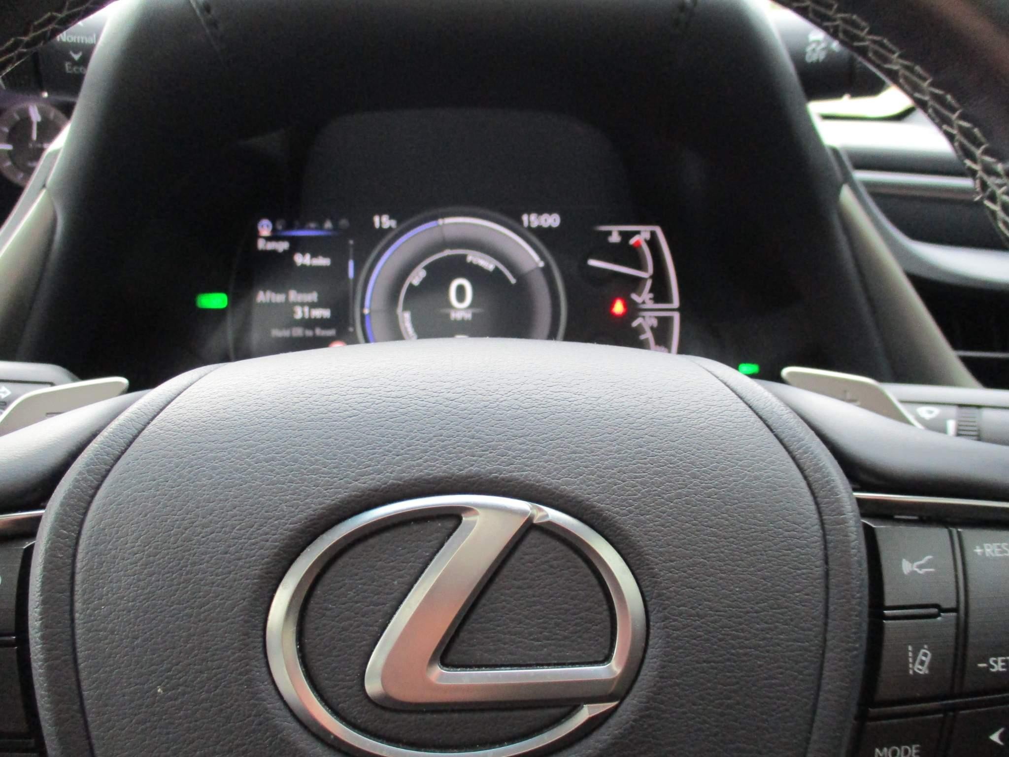 Lexus ES Self-Charging Hybrid Image 16