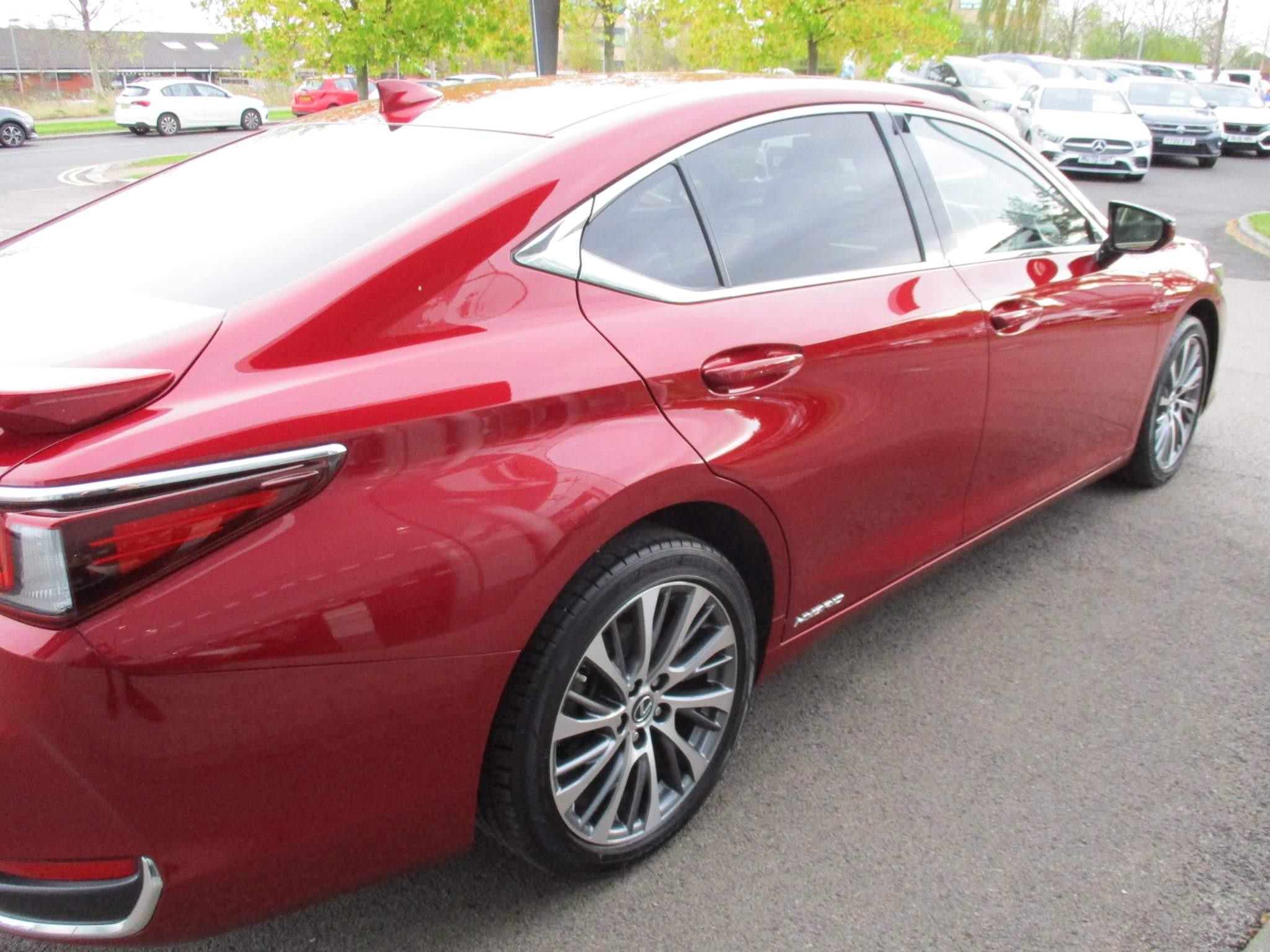 Lexus ES Self-Charging Hybrid Image 42