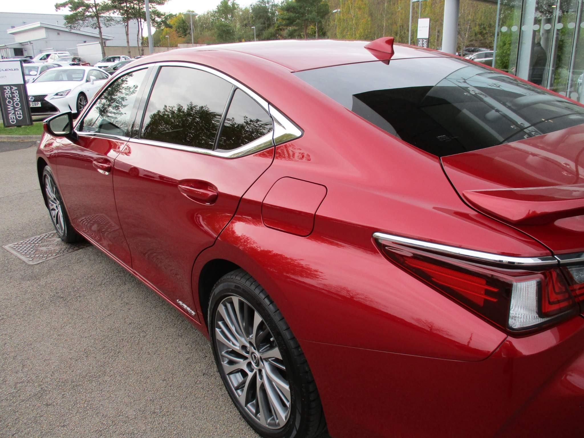 Lexus ES Self-Charging Hybrid Image 43