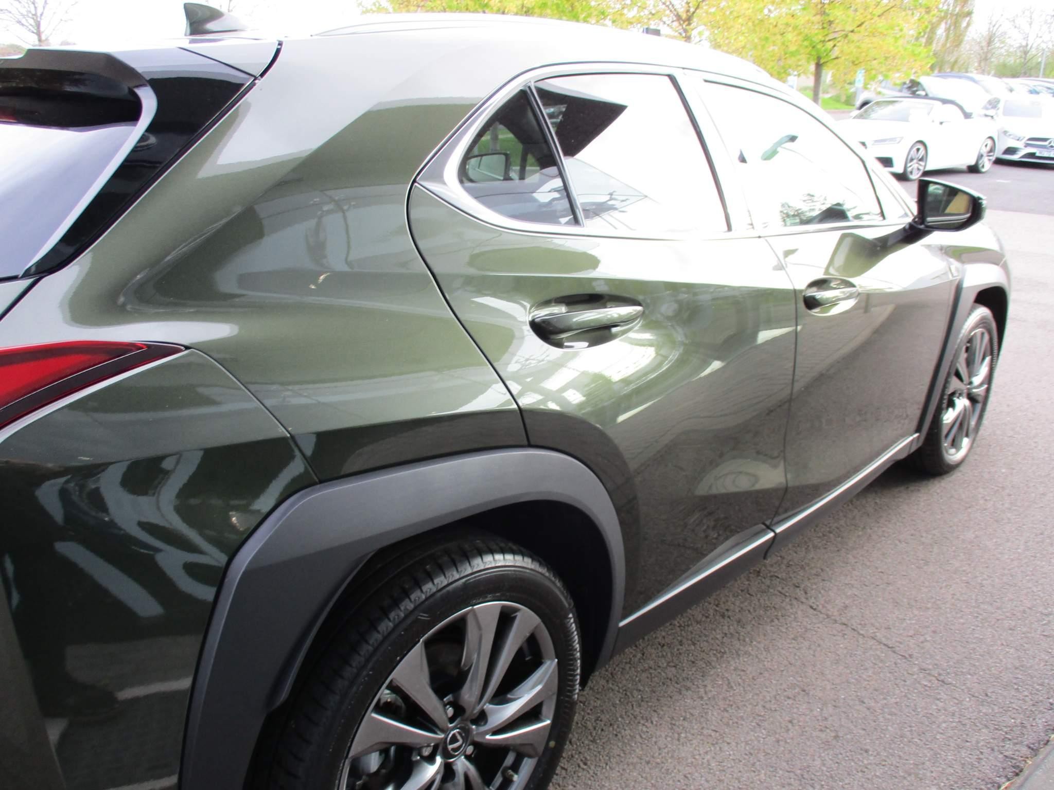 Lexus UX Image 38