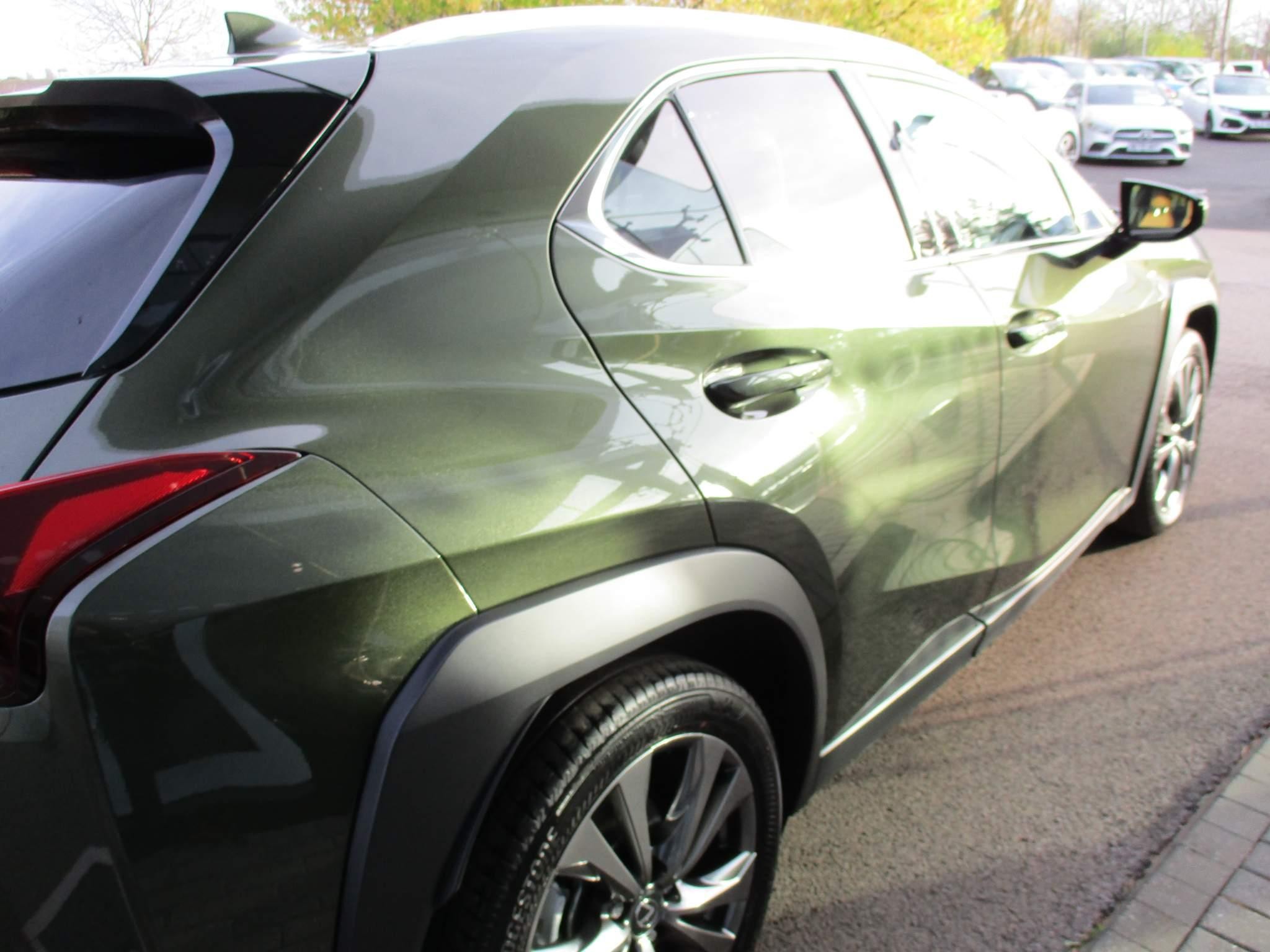 Lexus UX Image 36