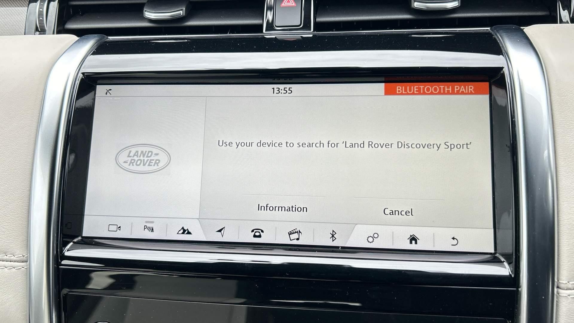 Land Rover Discovery Sport Image 26