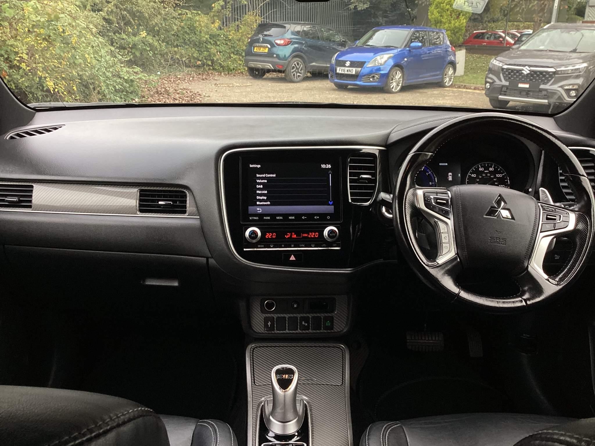 Mitsubishi Outlander Image 12