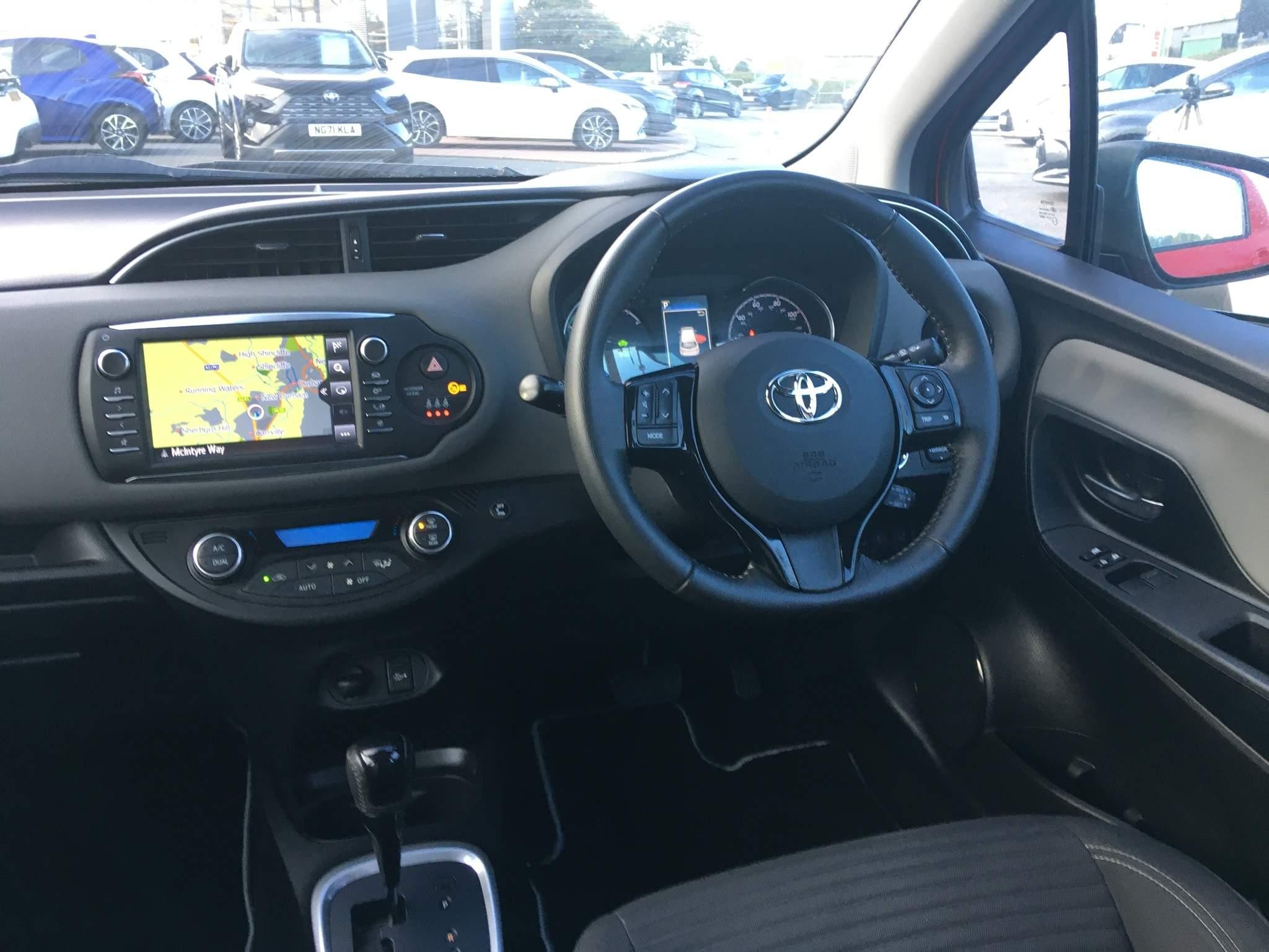 Toyota Yaris Image 14