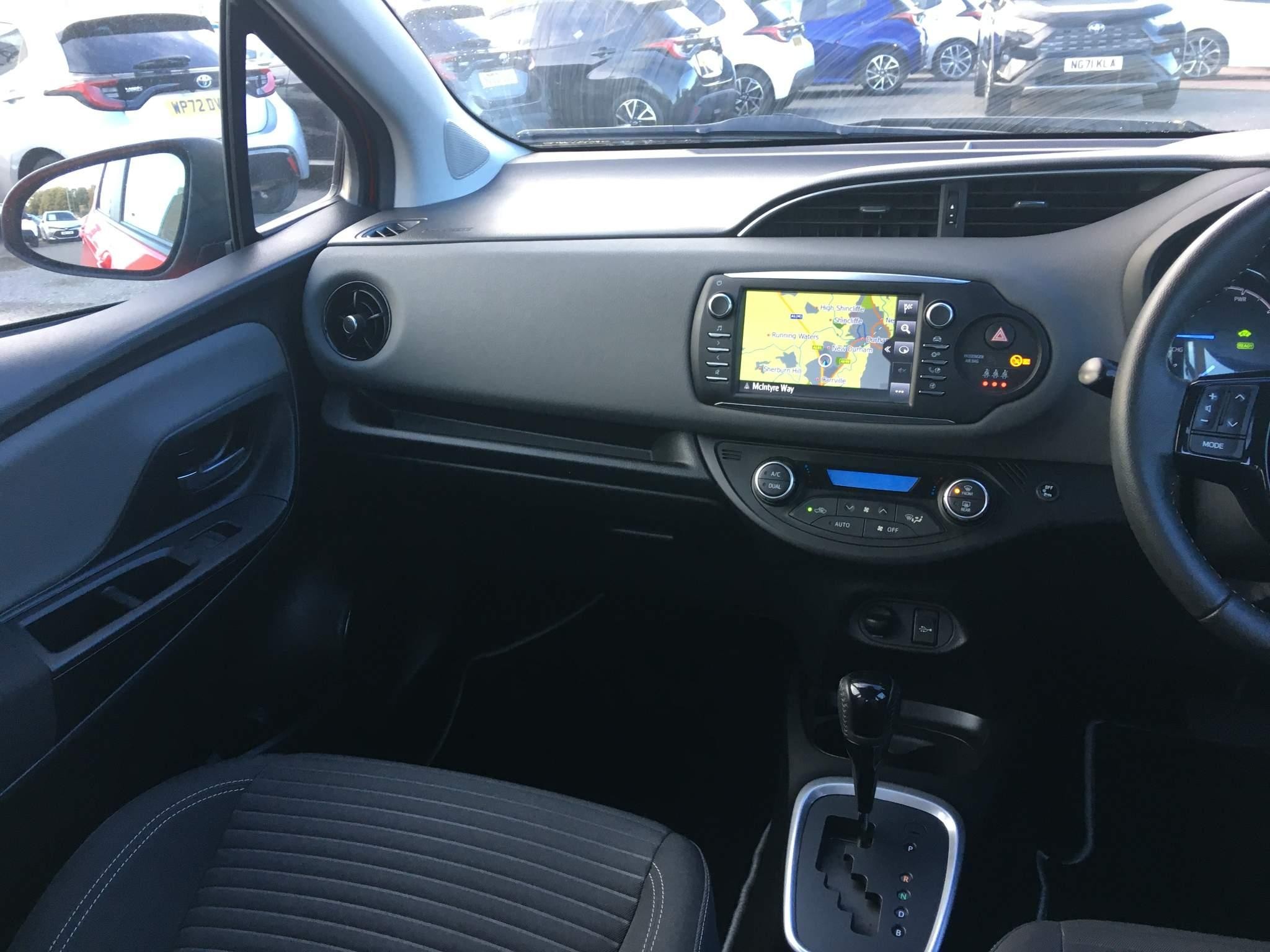 Toyota Yaris Image 16